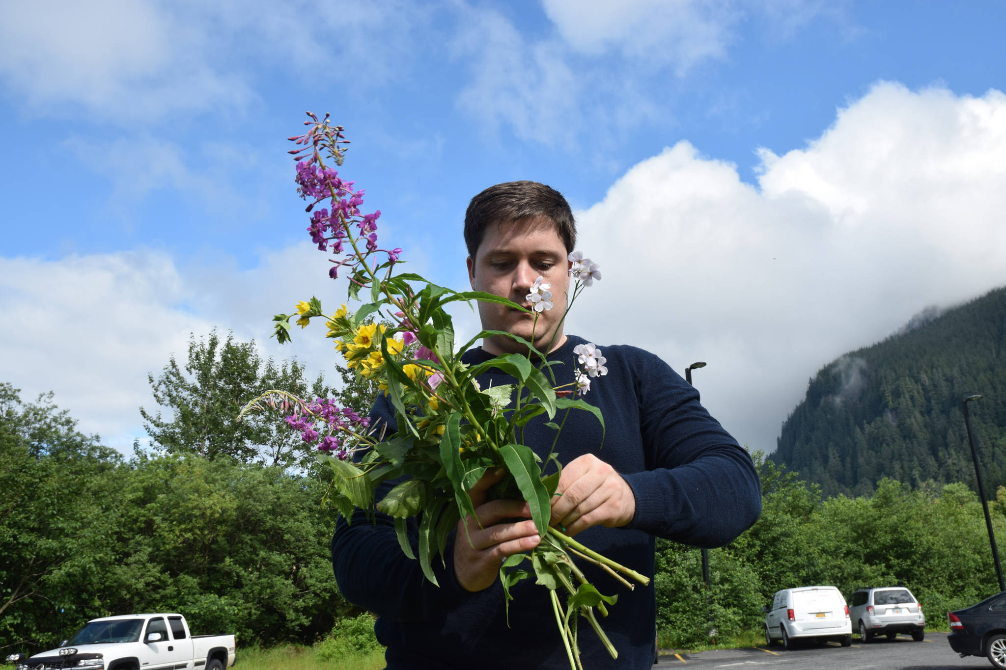 Arranging a locally foraged bouquet of wildflowers. (Photo by Alex McCarthy/Juneau Empire)