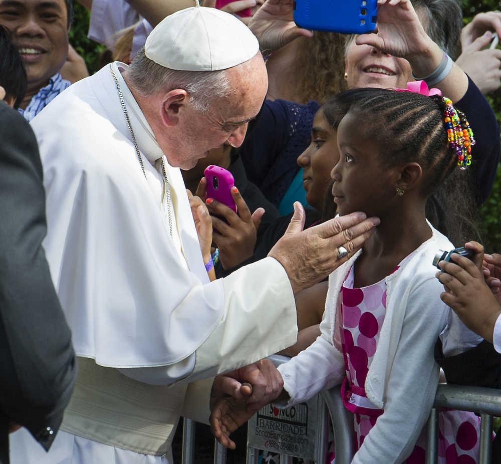 AP10ThingsToSee - Pope Francis touches the cheek of a young girl as he prepares to depart the Apostolic Nunciature, the Vatican's diplomatic mission in Washington, Thursday, Sept. 24, 2015, en route to Andrews Air Force Base. (AP Photo/Cliff Owen)