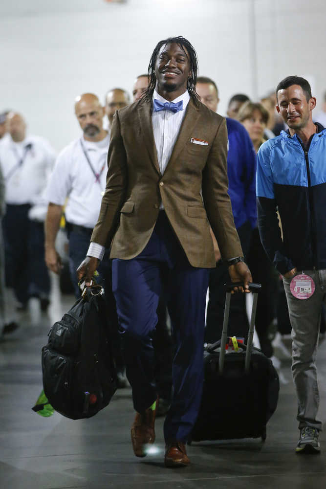 In this Sept. 24, 2015 photo, Washington Robert Griffin III leaves MetLife Stadium after an NFL game against the New York Giants in East Rutherford, New Jersey. The Browns have signed free agent quarterback Robert Griffin III, who hasn't been the same since his dazzling rookie season in Washington.