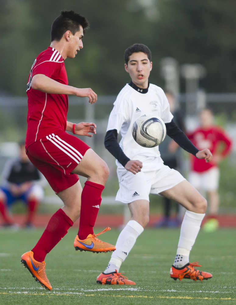 Juneau-Douglas' Ezra Geselle, left, competes against Thunder Mountain's Michael Alon during a game at TMHS in May.