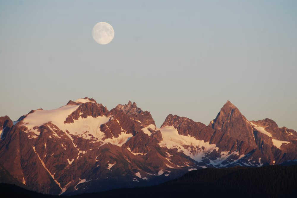 Moon over mountains, Haines