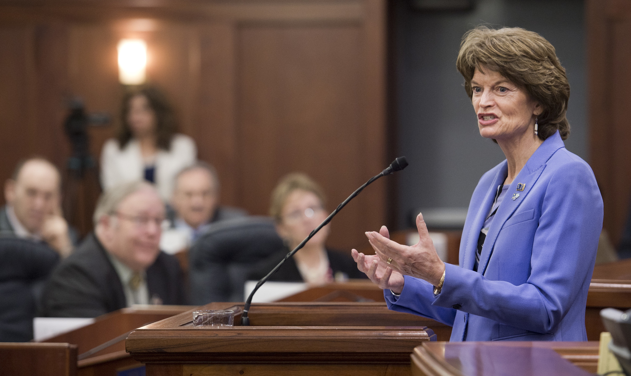 In speech to Legislature, Murkowski tries to answer Alaskans’ fears