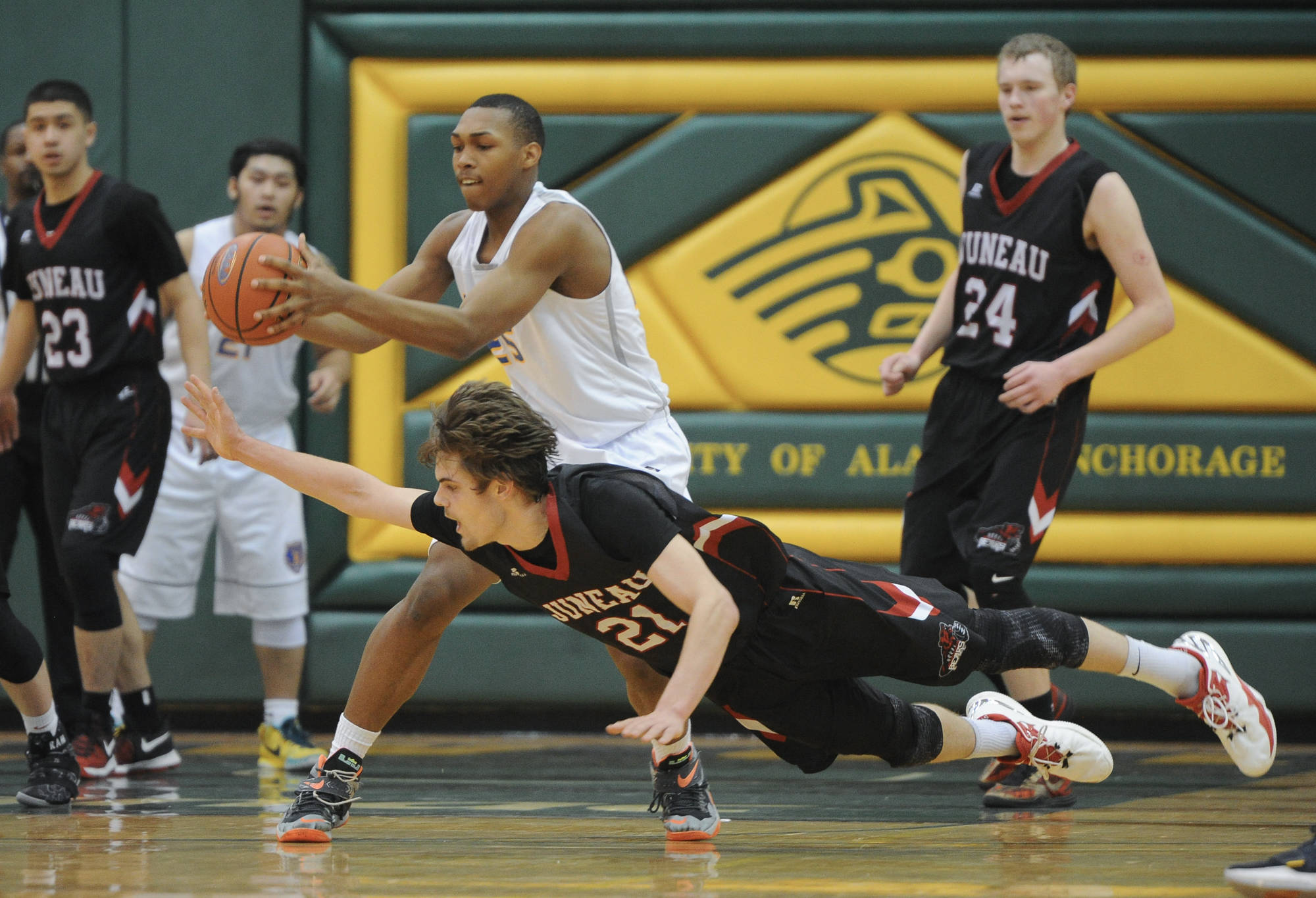 Juneau&rsquo;s Bryce Swofford just misses on a steal attempt in the final minute of the Bears fourth-place game with Bartlett in the state championship basketball tournament Saturday. (Michael Dinneen | For the Juneau Empire)