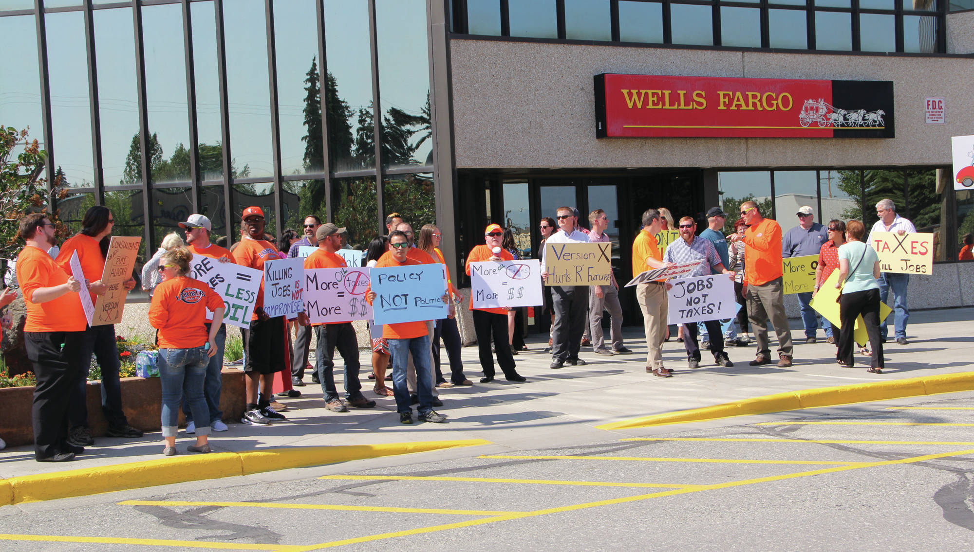 Members of Laborers Local 341 in orange shirts and others supporting the Alaska oil industry rallied against House Majority proposals to raise taxes before a hearing at the Legislative Information Office in Anchorage on July 12, 2017. (Photo/Elwood Brehmer/AJOC)