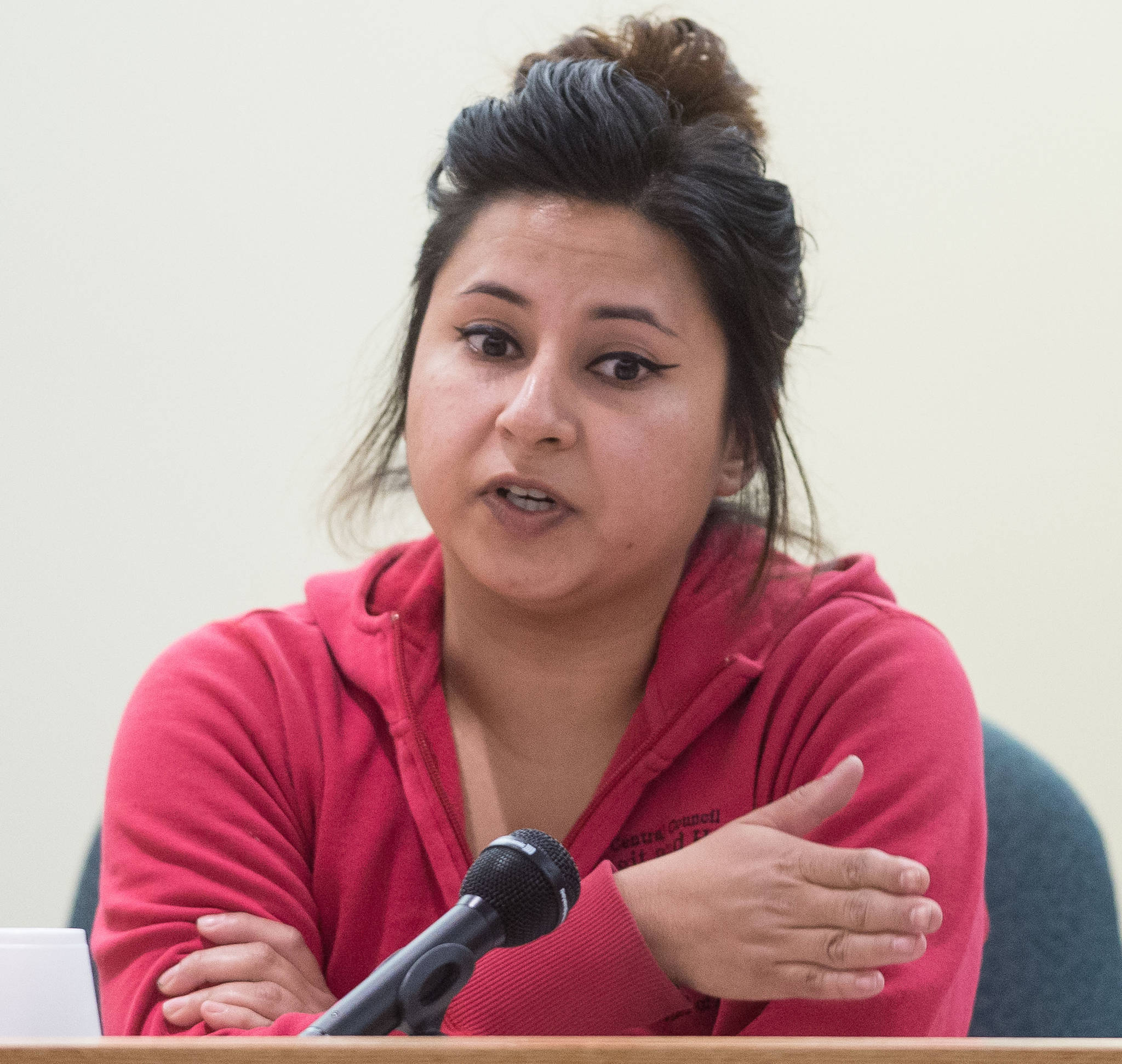 Aileen Sanchez speaks from the witness chair during Christopher Strawn’s trial in Juneau Superior Court on Monday, Oct. 16, 2017. Strawn, 34, faces charges of first-degree and second-degree murder, manslaughter, criminally negligent homicide, third-degree assault and weapons misconduct in the shooting death of Brandon Cook in October 2015. (Michael Penn | Juneau Empire)