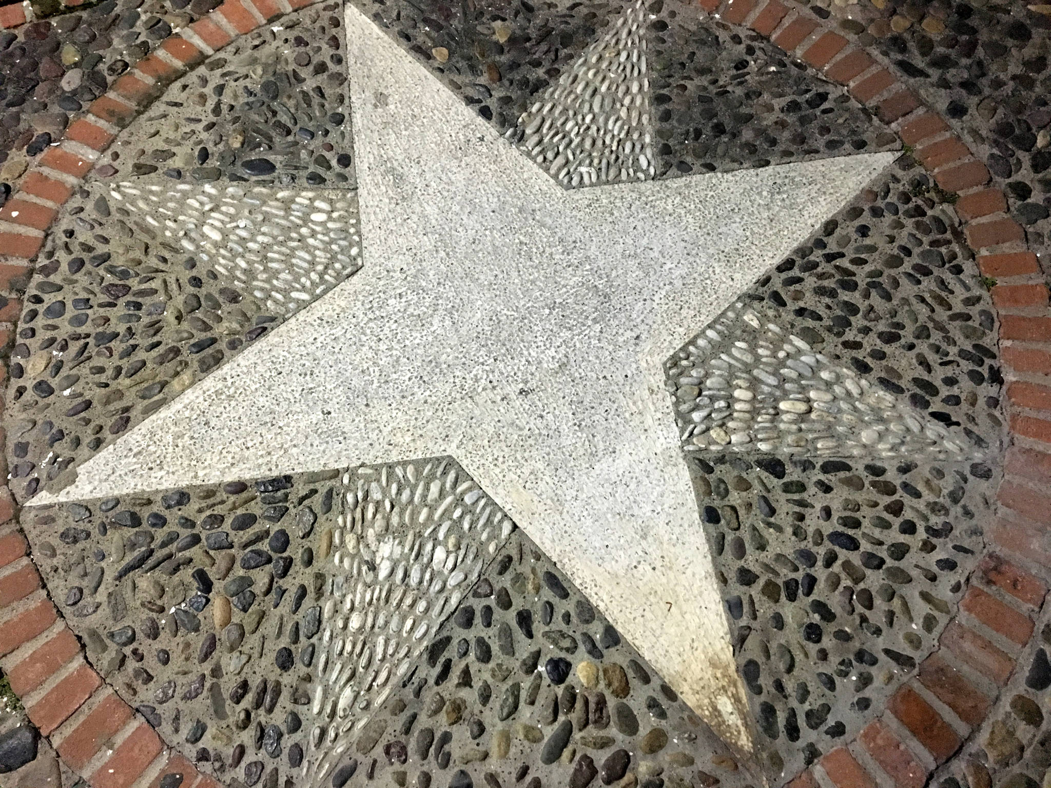 A double star design along a beach walkway in Puerto Vallarta. Photo by Denise Carroll.