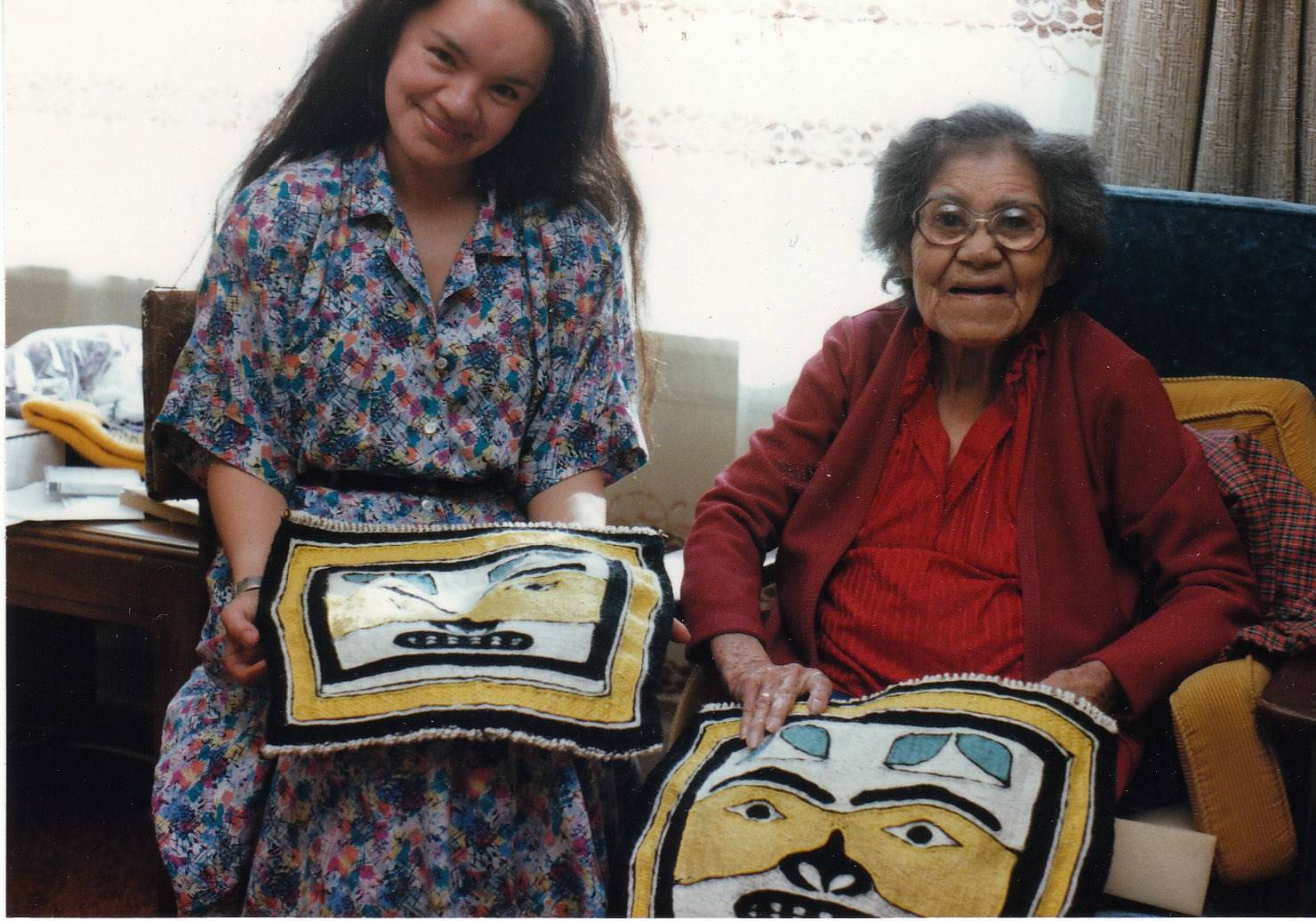 Master weaver Clarissa Rizal, who passed away in 2016, with her teacher, master weaver Jennie Thlunaut, in 1986. Image courtesy of the JAHC.