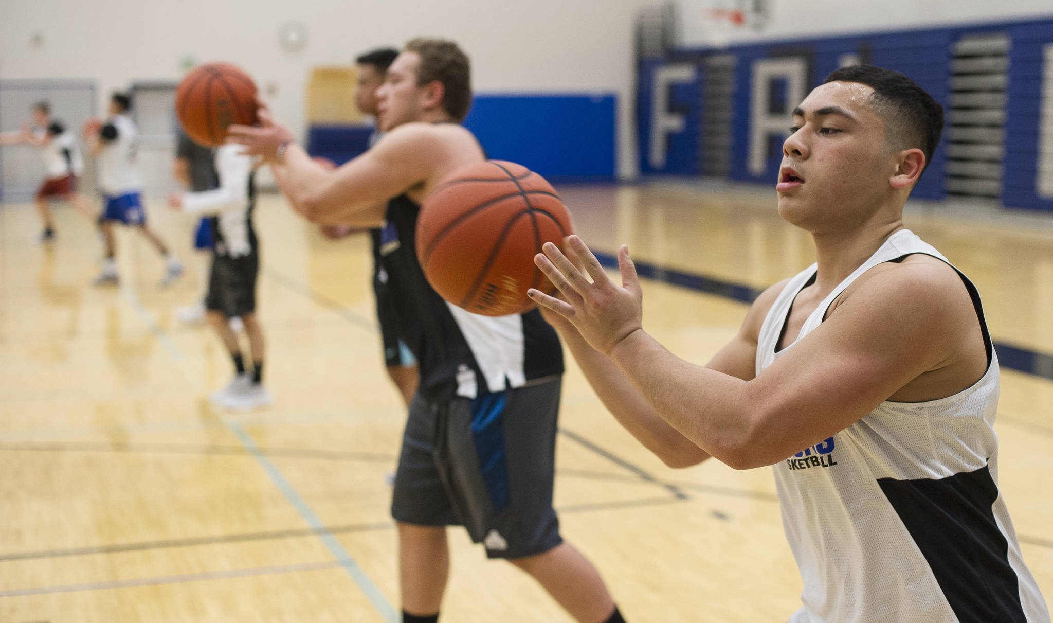 Roy Tupou, right, and Puna Toutaiolepo workout with teammates during Thunder Mountain High School boys basketball practice at TMHS on Thursday, Dec. 7, 2017. (Michael Penn | Juneau Empire)