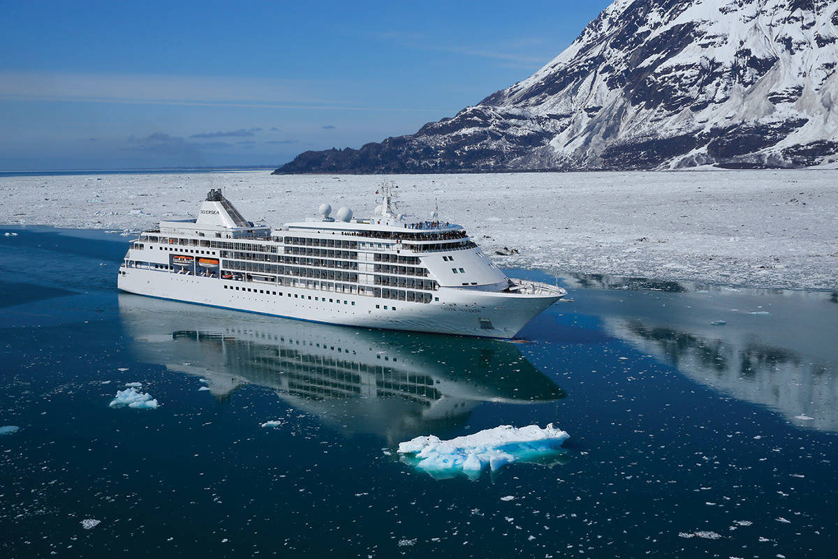 SilverSea Cruises&rsquo; Silver Shadow at Hubbard Glacier. (Silversea.com)