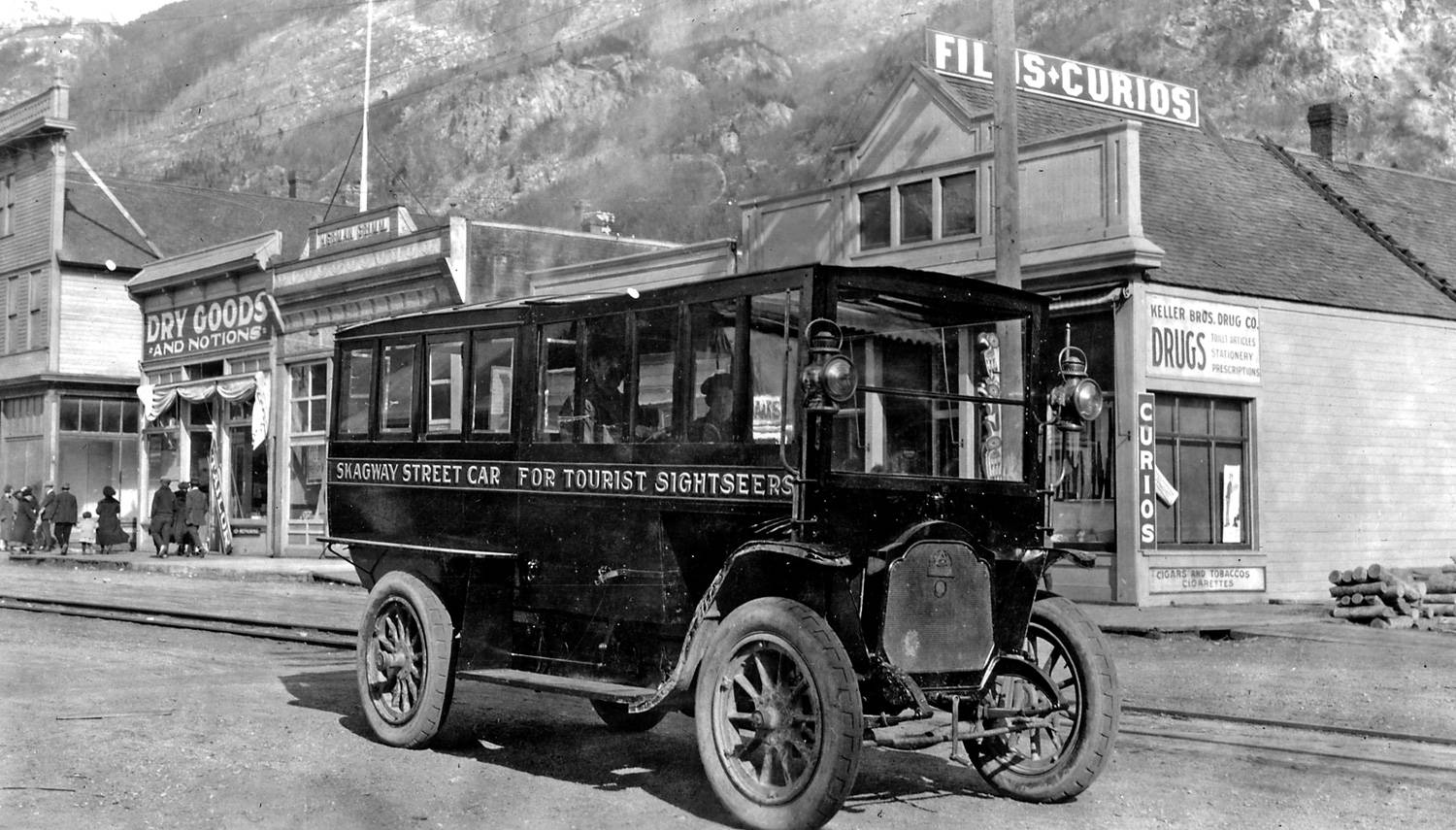 Martin Itjen’s second street car built on the intersection of Broadway and 3rd Avenue. Image courtesy of the Klondike Gold Rush National Historical Park, from the George & Edna Rapuzzi Collection, KLGO 55911.