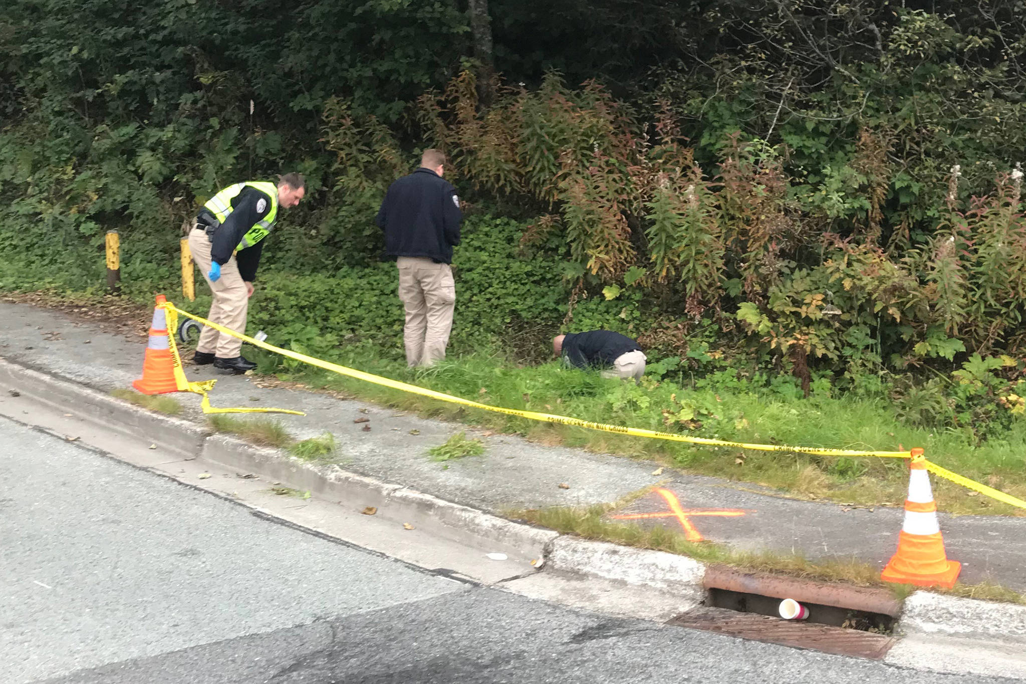 Juneau Police Department officers search near the intersection Blackerby Street and Glacier Highway on Thursday, Sept. 13, 2018. (Alex McCarthy | Juneau Empire)