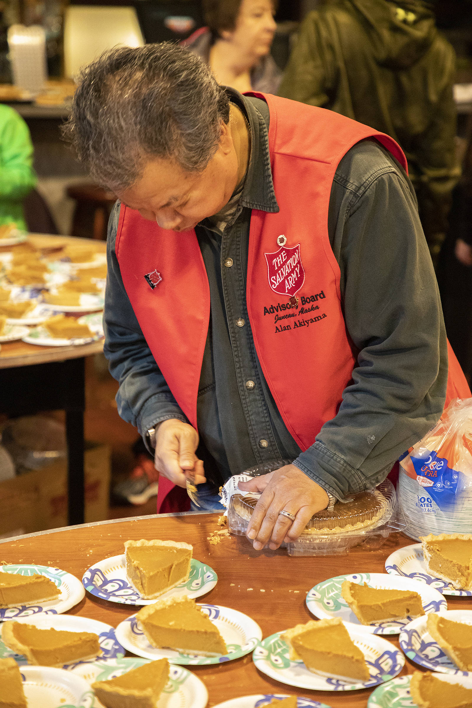 Salvation Army volunteer Alan Akiyama prepares pie at the Salvation Army’s annual Thanksgiving dinner. (Courtesy Photo | Salvation Army)