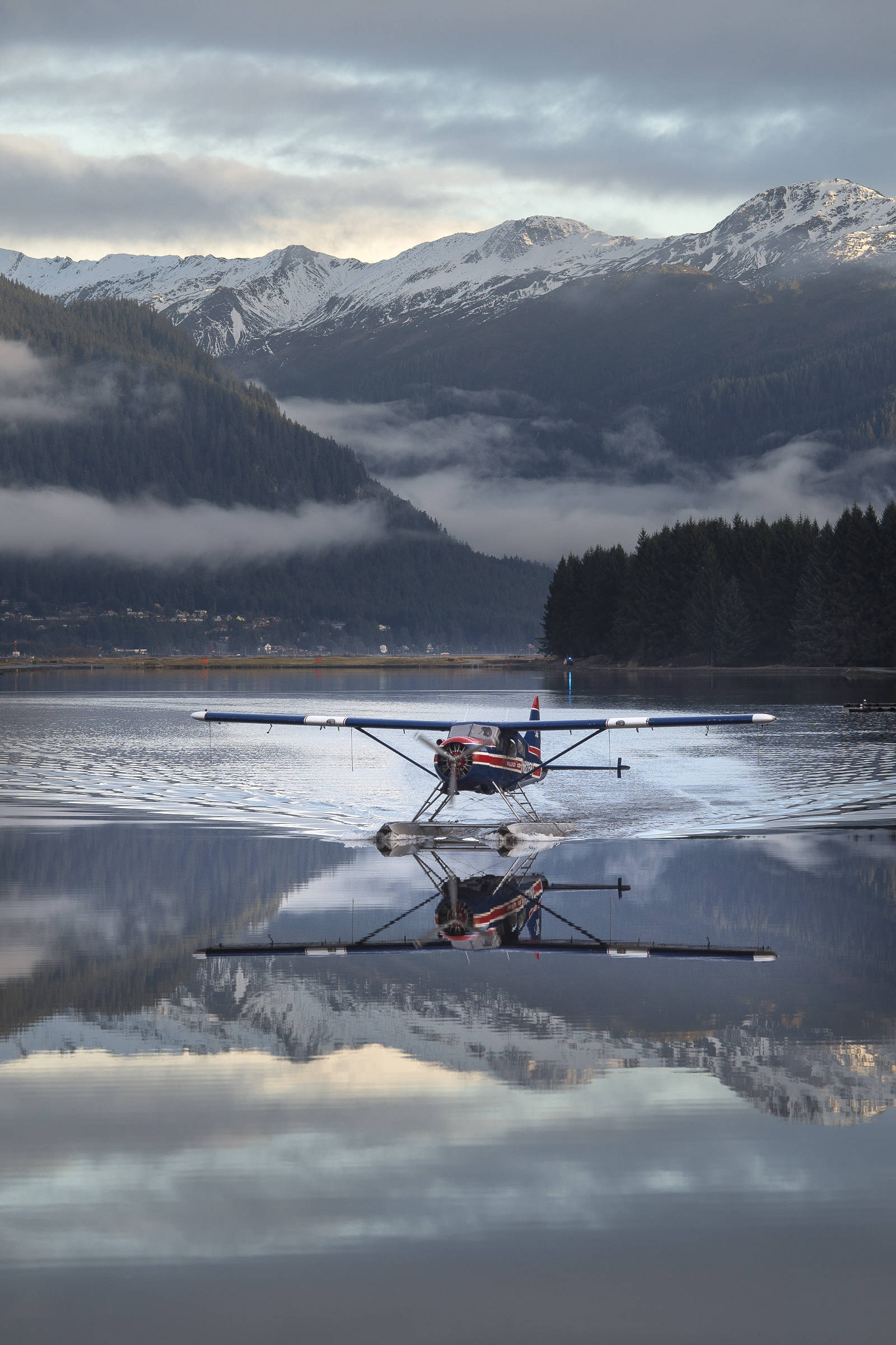 A Ward Air floatplane motors across the floatplane pond at the Juneau International Airport on Tuesday, Nov. 27, 2018. (Michael Penn | Juneau Empire)