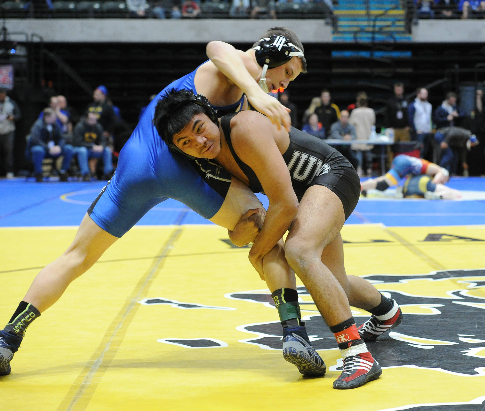 Thunder Mountain High School freshman Ezra Ellisof wrestles Soldotna’s Dennis Taylor in the first round of the 152-pound bracket at the ASAA/First National Bank Alaska Division I State Wrestling Championships at the Alaska Airlines Center in Anchorage on Friday, Dec. 14, 2018. Ellisof was pinned at 1:44. (Michael Dinneen | For the Juneau Empire)