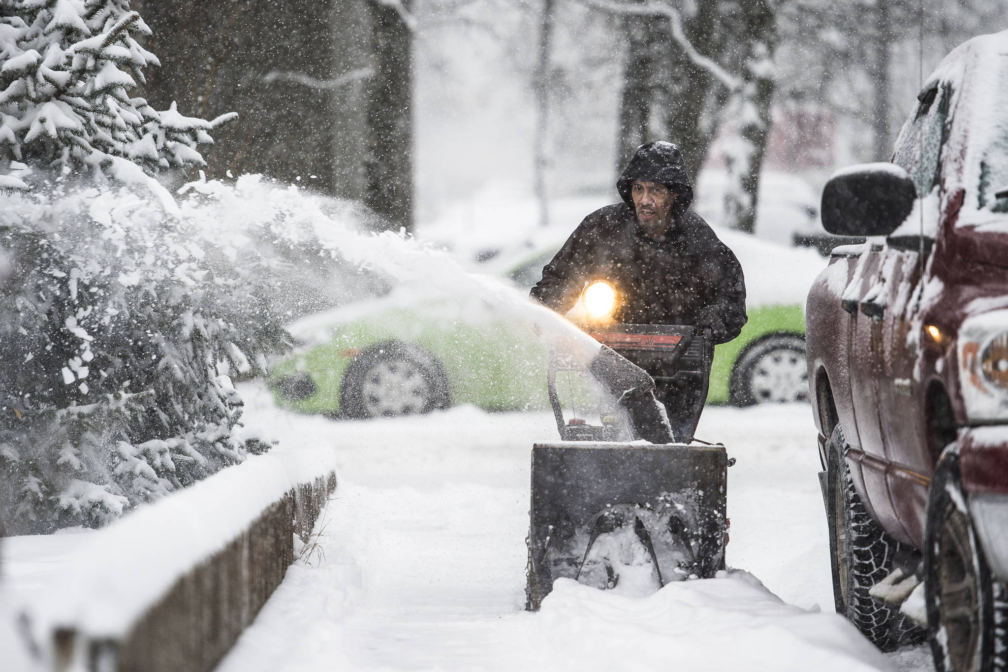 Gerald O’Halloran uses his snow blower to clear the sidewalk for his neighbors on 11th Street as snow builds up on Thursday, Jan. 10, 2019. (Michael Penn | Juneau Empire)
