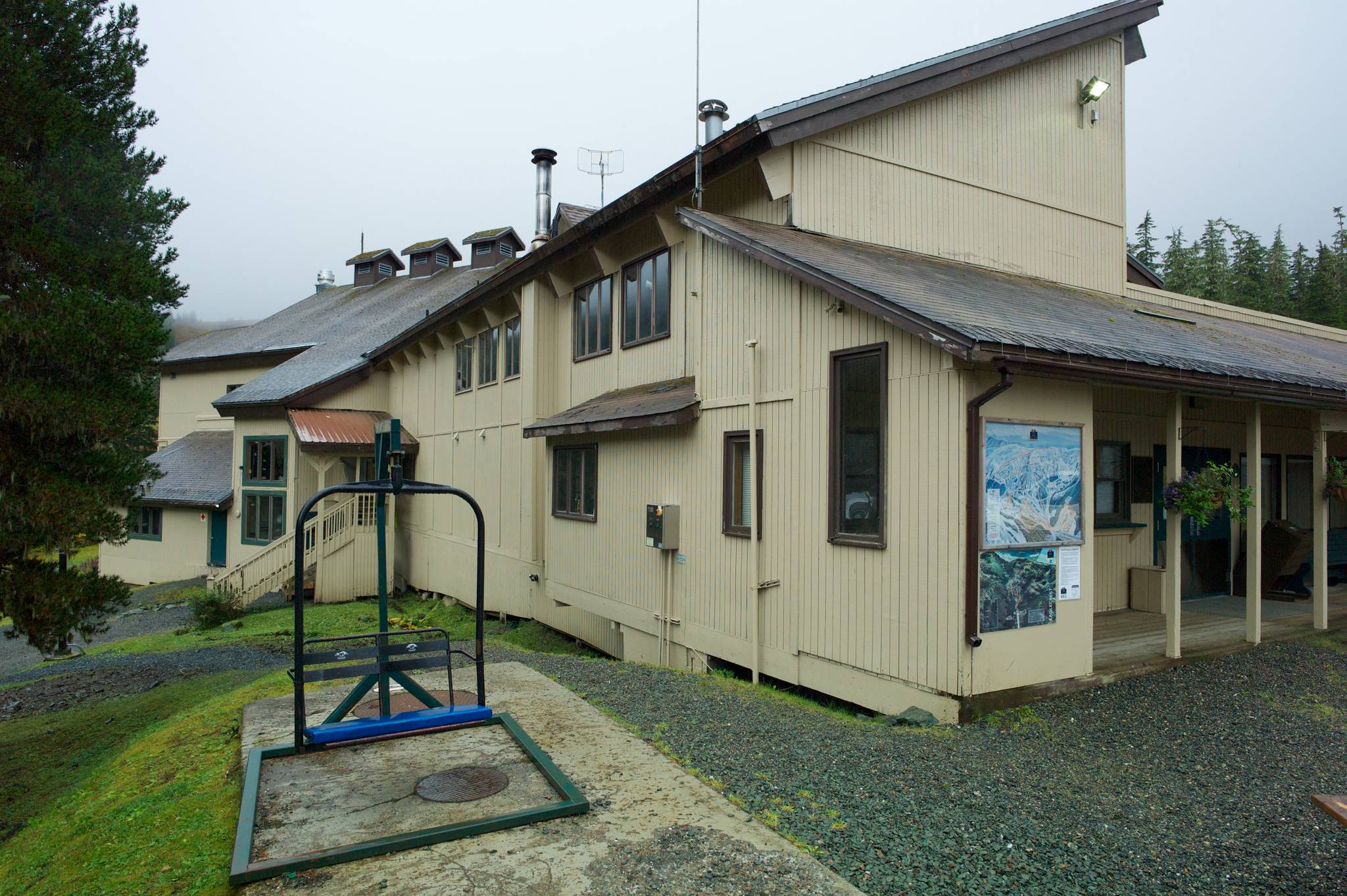 The Eaglecrest Ski Area lodge, seen here in 2015, is the planned site of the Old Tower Bar, which would serve beer and wine during ski season. In a unanimous vote Monday, Oct. 15, 2018, the Alcohol Control Board rejected an alcohol license for the business. (Michael Penn | Juneau Empire File)