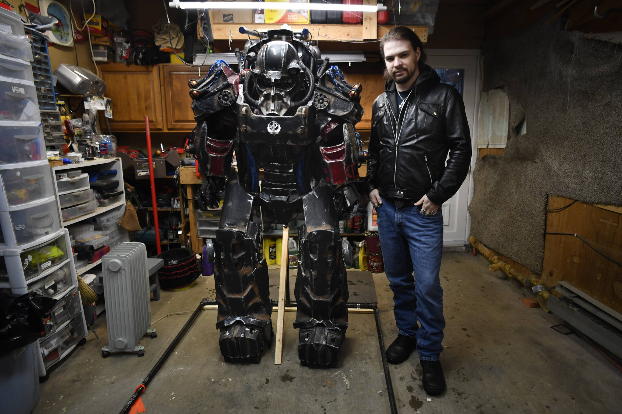 Artist explains how he made 80 pounds of battle armor