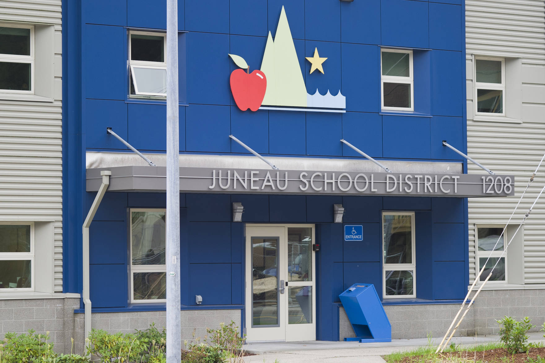 The Juneau School District’s administration building is at the corner of Glacier Avenue and 12th Street. (Michael Penn | Juneau Empire)