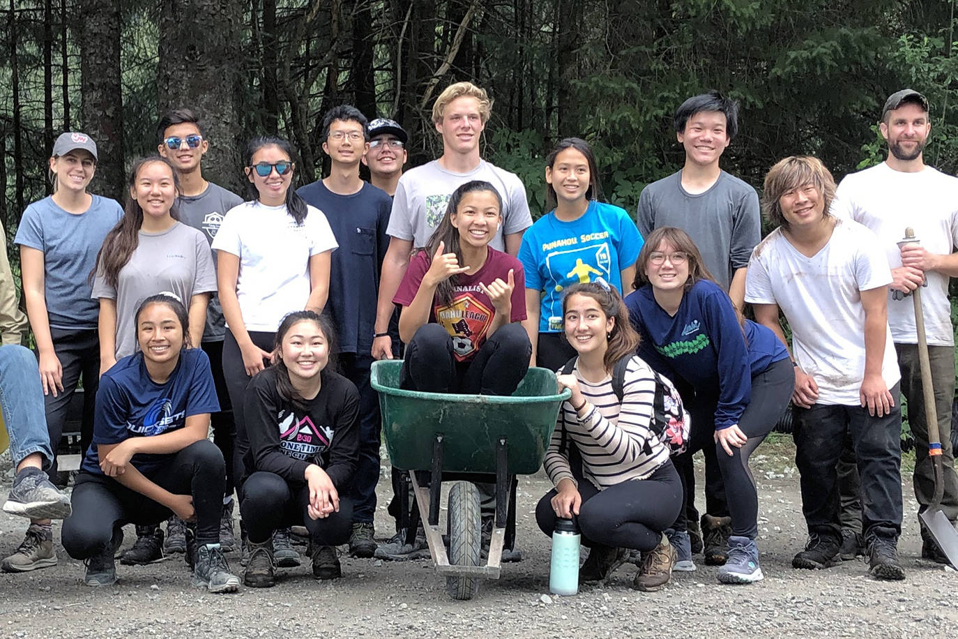 Hawaiian students on cultural exchange help Trail Mix