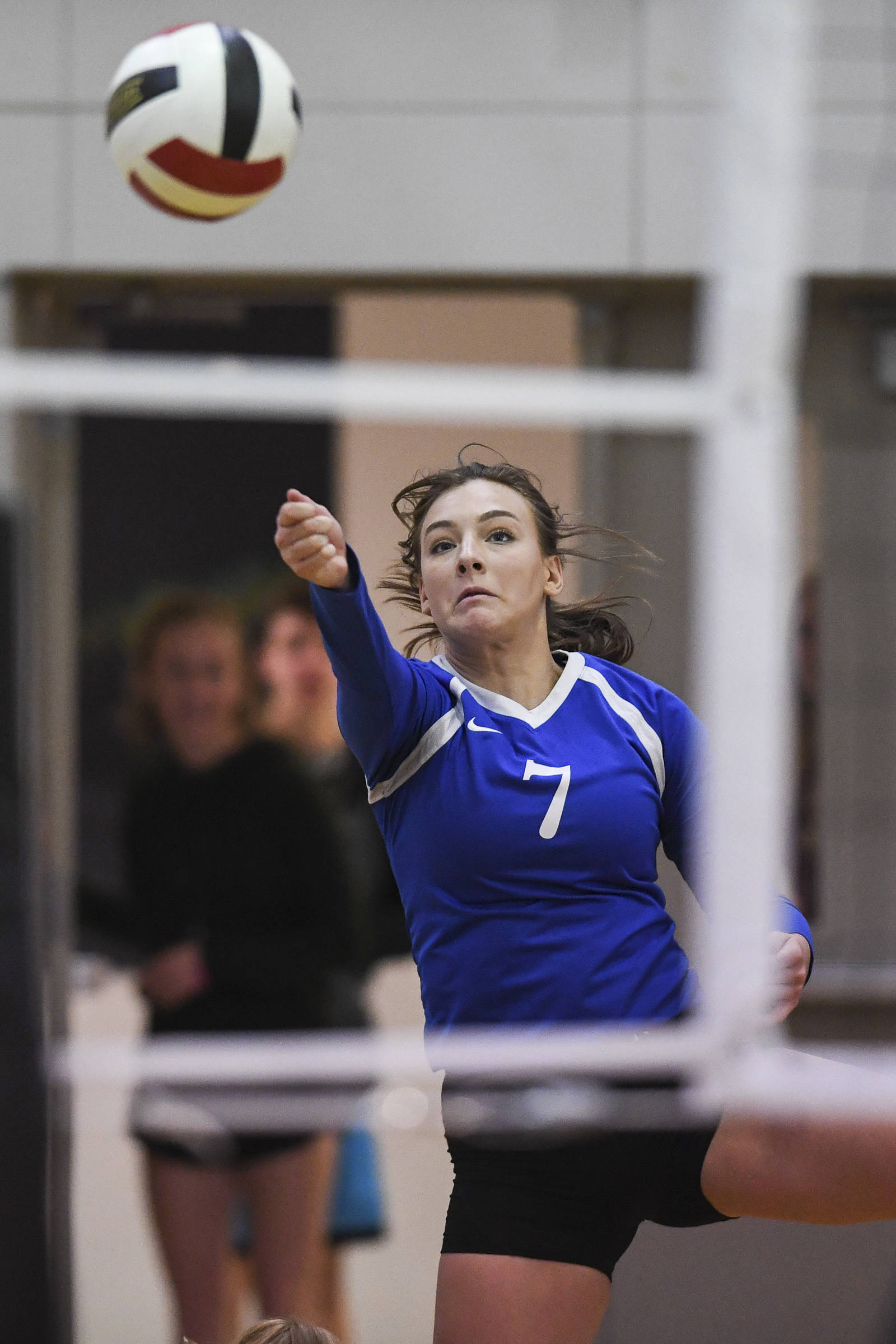 Thunder Mountain’s Avery Kreischer chases the ball against Juneau-Douglas at the Volleyball Jamboree at Juneau-Douglas High School: Yadaa.at Kalé on Friday, Aug. 30, 2019. (Michael Penn | Juneau Empire)