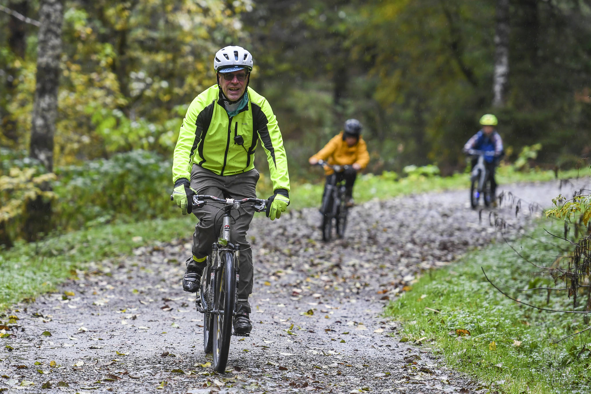 Dave Ringle leads riders on a fun run at the Douglas Dirt Derby Youth Bike Race at Savikko Park and the Treadwell Historic Trail on Saturday, Oct. 5, 2019. The event was organized by the Juneau Freewheelers Bicycle Club. (Michael Penn | Juneau Empire)