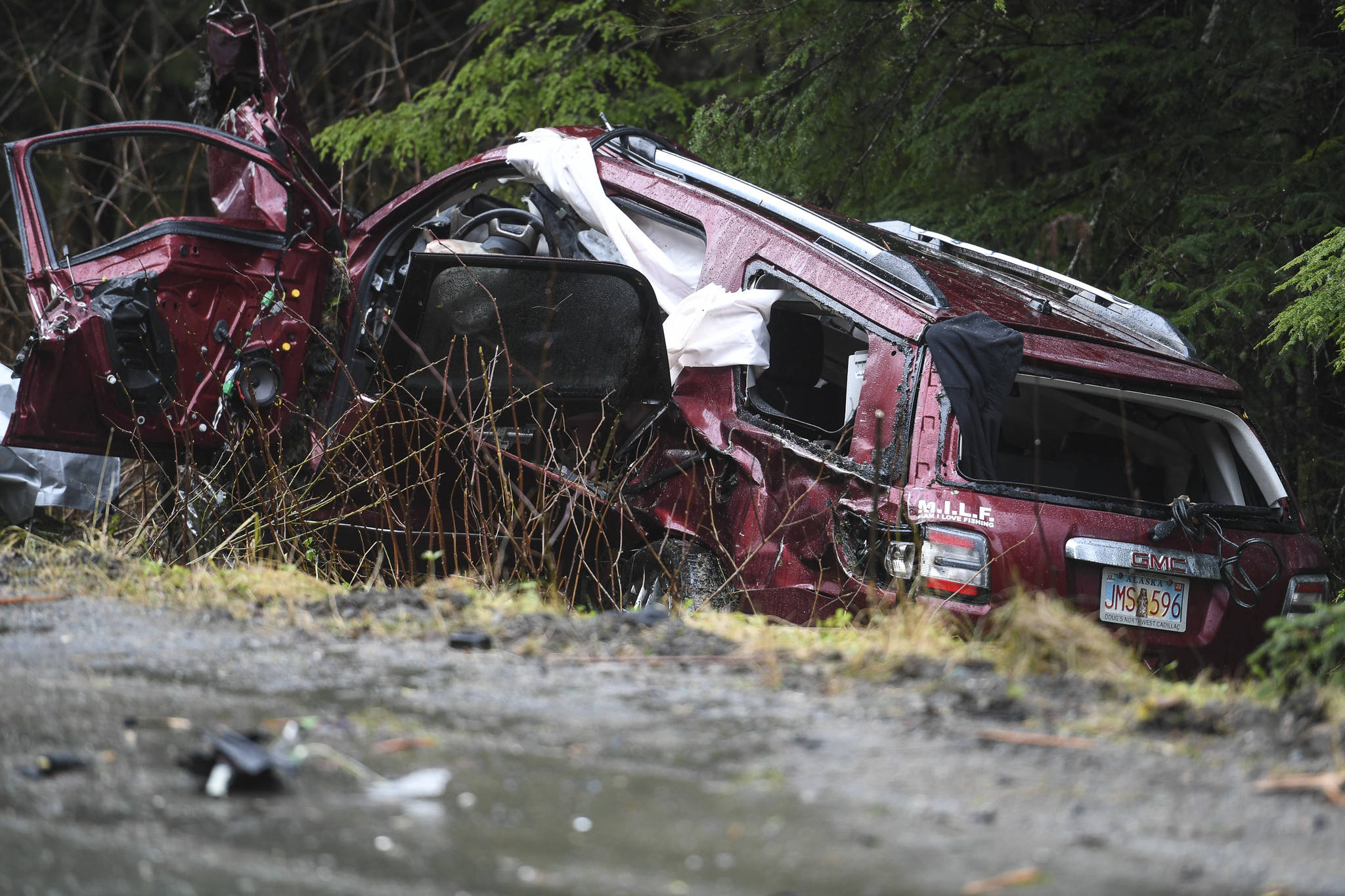 A single-vehicle wreck near Mile 23 Glacier Highway left 2 dead and 2 in critical condition on Thursday, Nov. 21, 2019. (Michael Penn | Juneau Empire)
