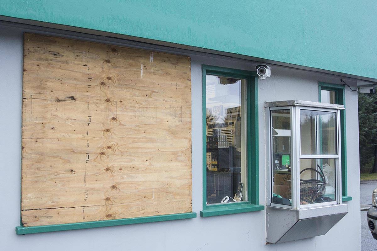 Burglars used rocks to break into the Gas N’ Go early Tuesday and steal an unknown quantity of vaping supplies, Dec. 31, 2019. (Michael S. Lockett | Juneau Empire)