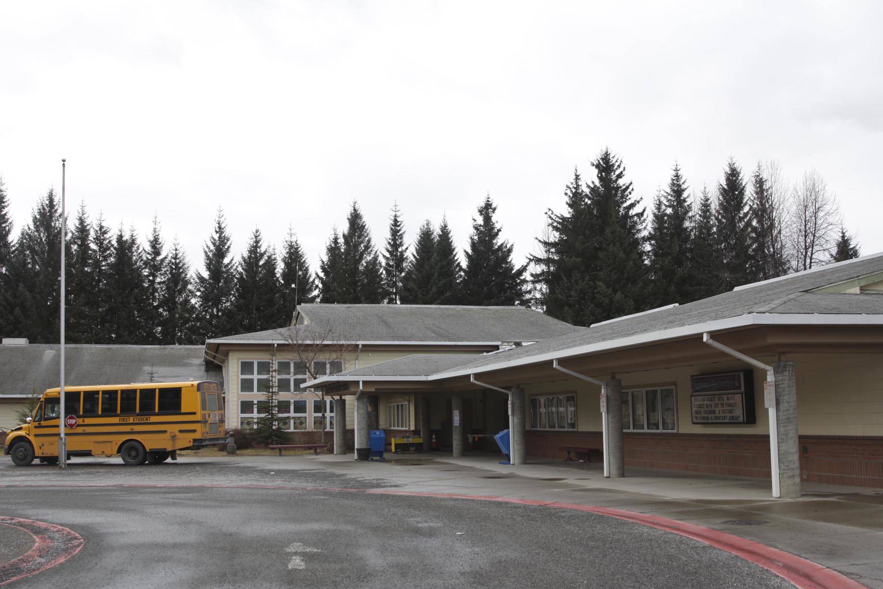 A meal distribution point in front of Riverbend Elementary School, April 7, 2020. (MIchael S. Lockett | Juneau Empire)