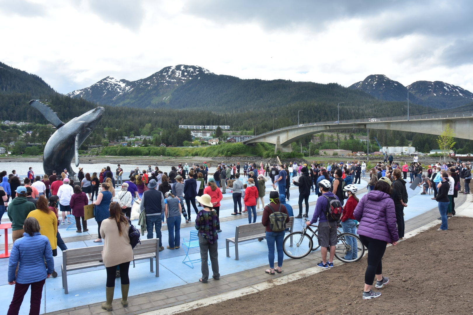 An “I Can’t Breathe” vigil held Saturday, May 30, at Mayor Bill Overstreet Park drew dozens of attendees. (Peter Segall | Juneau Empire)