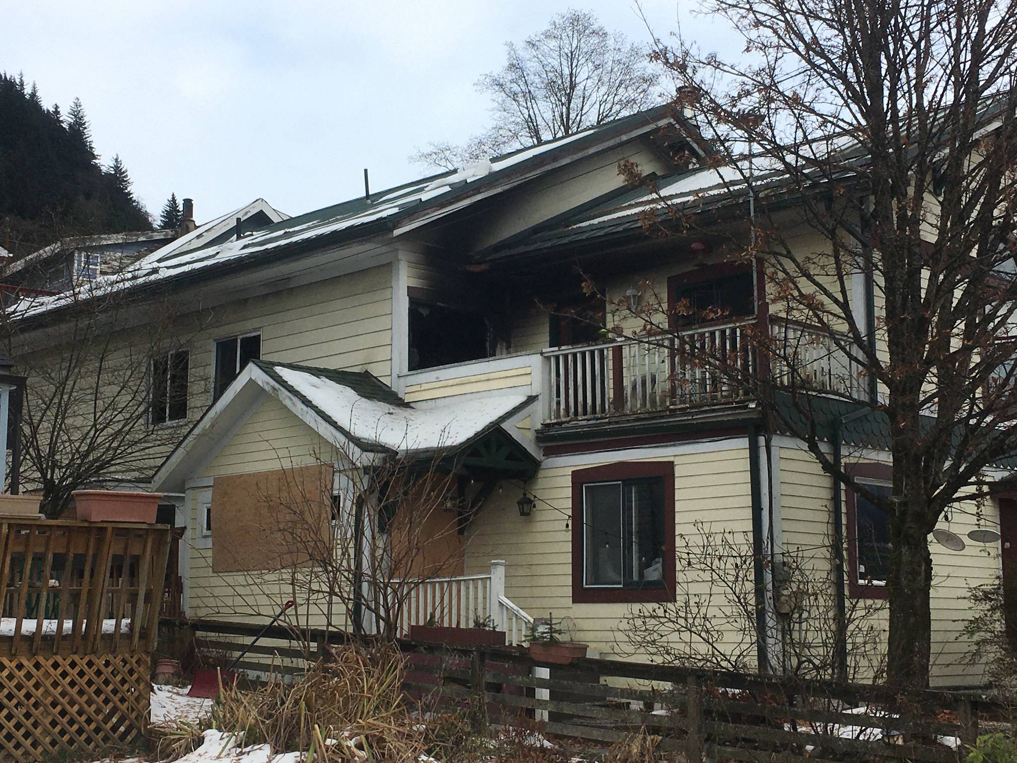 Charring and other damage is visible on a downtown residence burned in a fire early Sunday morning, Nov. 15, 2020. No one was injured, but Capital City Fire/Rescue assessed the damage at roughly $100,000. (Michael S. Lockett / Juneau Empire)