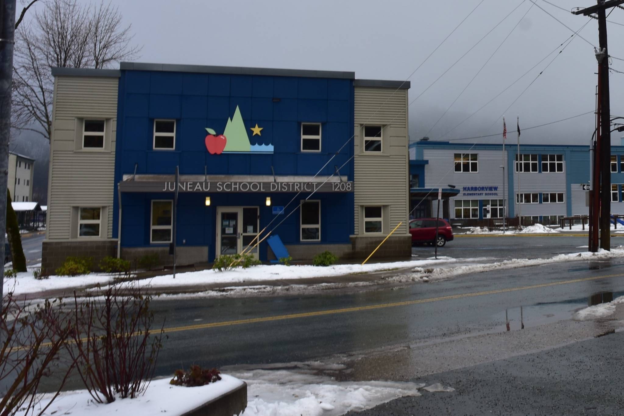 The Juneau School District building and Harborview Elementary School on Monday, Nov. 9, 2020. Due to rising coronavirus the district announced late Thursday it would be delaying the start of Kindergarten class until after the New Year. (Peter Segall / Juneau Empire)