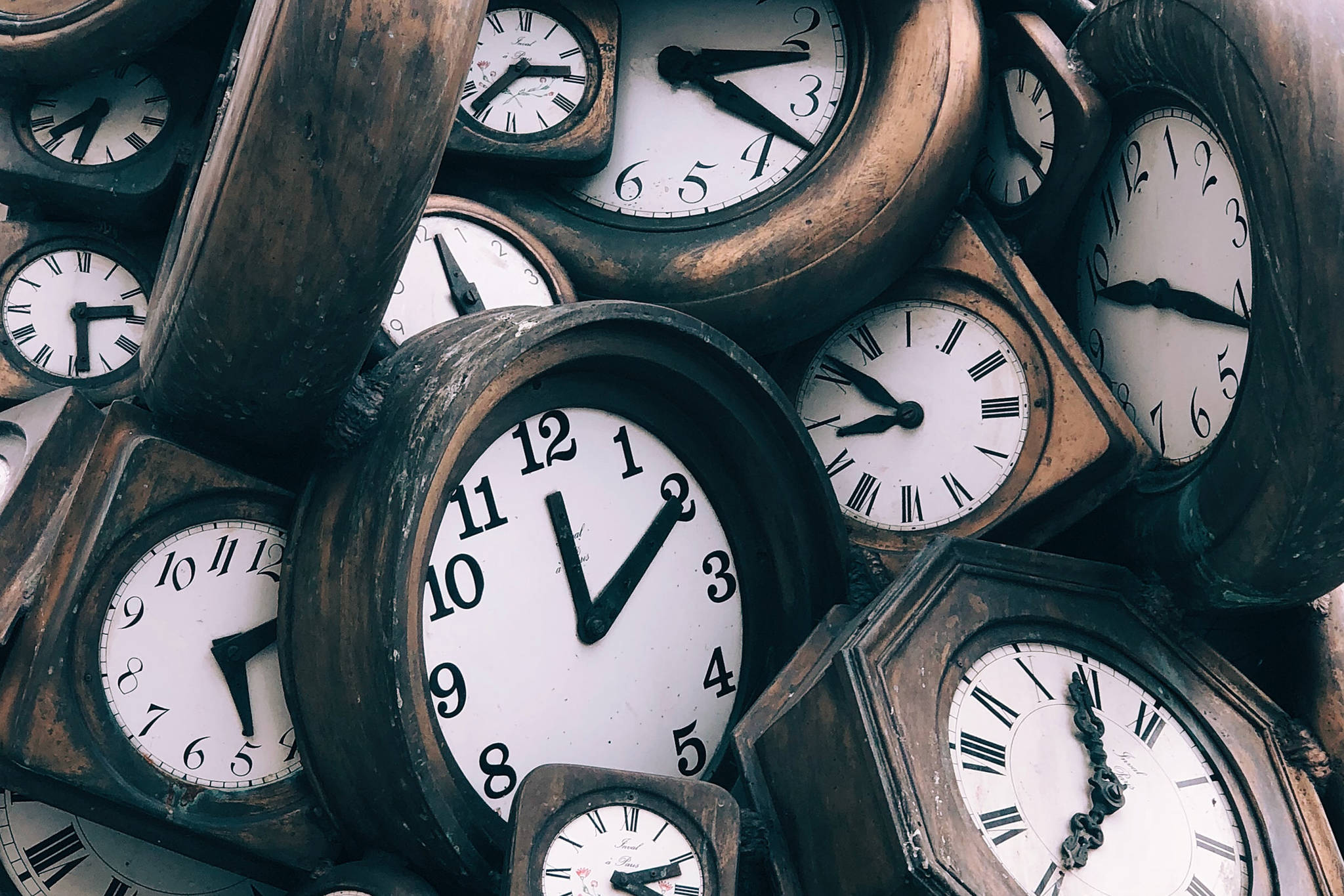 A new bill would make Daylight Savings Time a year-round thing. That’s right. Daylight Savings Time as a political issue: it’s not just for Sasquatch hunters and UFO kooks anymore. Courtesy Photo / Unsplash)