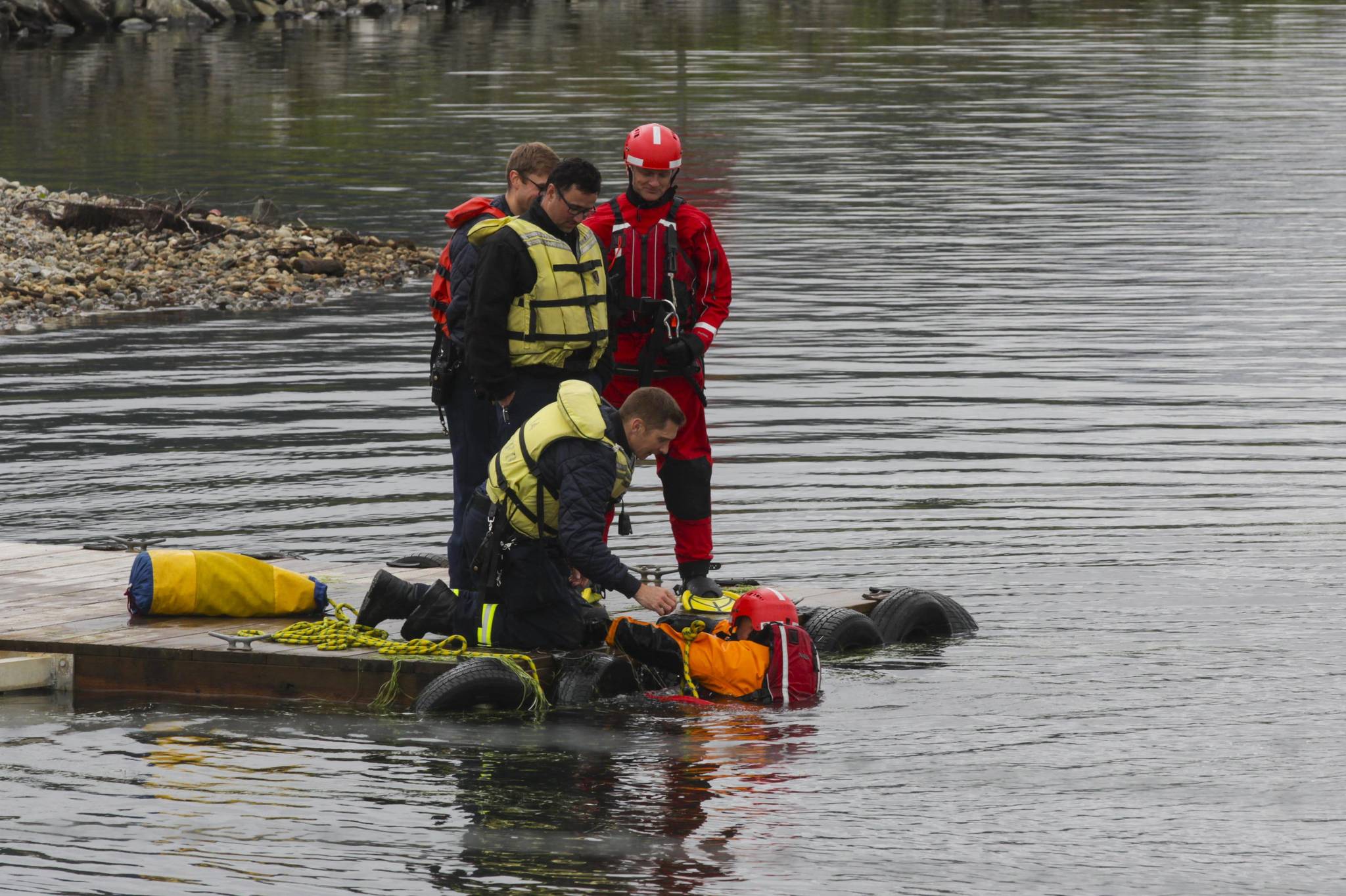 Capital City Fire/Rescue personnel underwent water rescue training at the floatplane pond Sunday at Juneau International Airport.
Michael S. Lockett / Juneau Empire