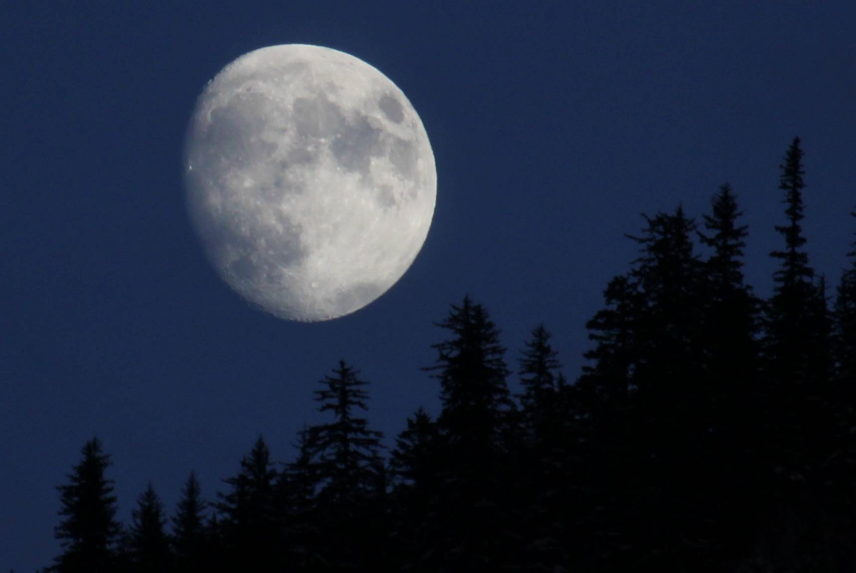 A nearly full moon can be seen rising over Thunder Mountain last December. According to NASA, a normal lunar fluctuation-called a moon wobble- will cause coastal flooding in many parts of the country in the mid 2030s. However, an oceanographer says that Southeast Alaska will not experience the same level of flooding due to declining ocean depths driven by glacial retreat. (Ben Hohenstatt / Juneau Empire File)