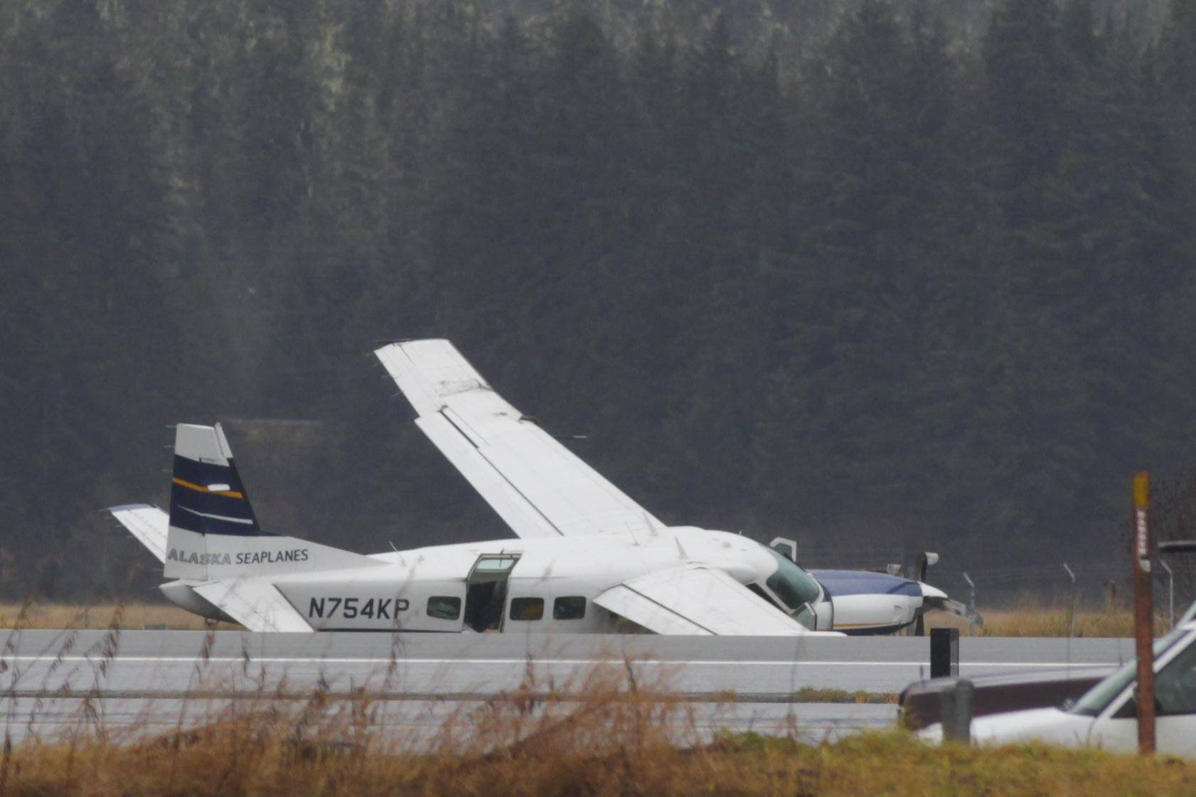 An Alaska Seaplanes aircraft bound for Skagway crashed during takeoff from Juneau International Airport on Oct. 22, 2021. (Michael S. Lockett / Juneau Empire)