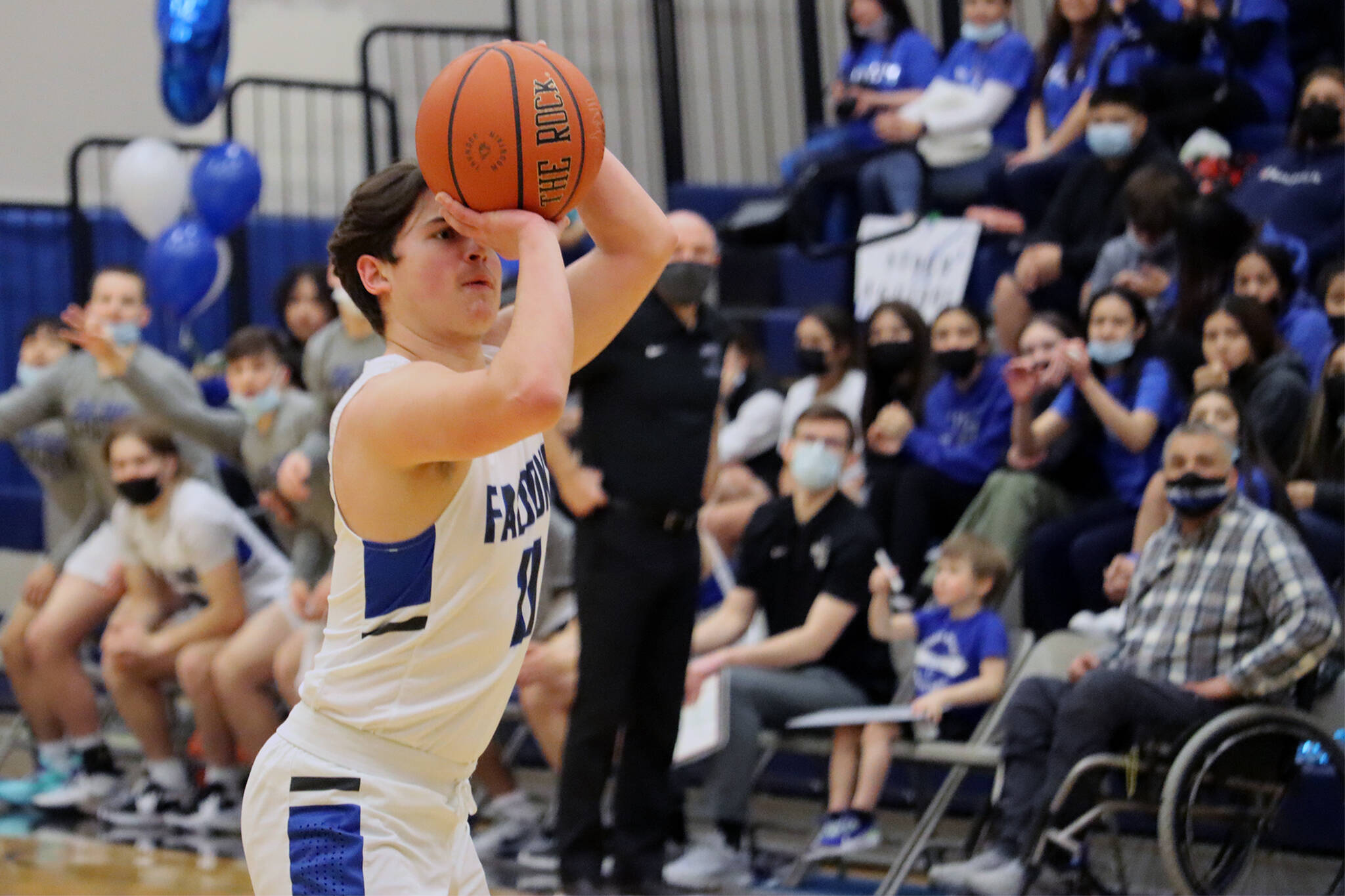 Ben Hohenstatt / Juneau Empire
Senior Matthew Hartsock prepares to launch a 3-point shot while his teammates and coaches look on. Hartsock, who sank two 3-pointers in the game, was part of a hot shooting night for TMHS.