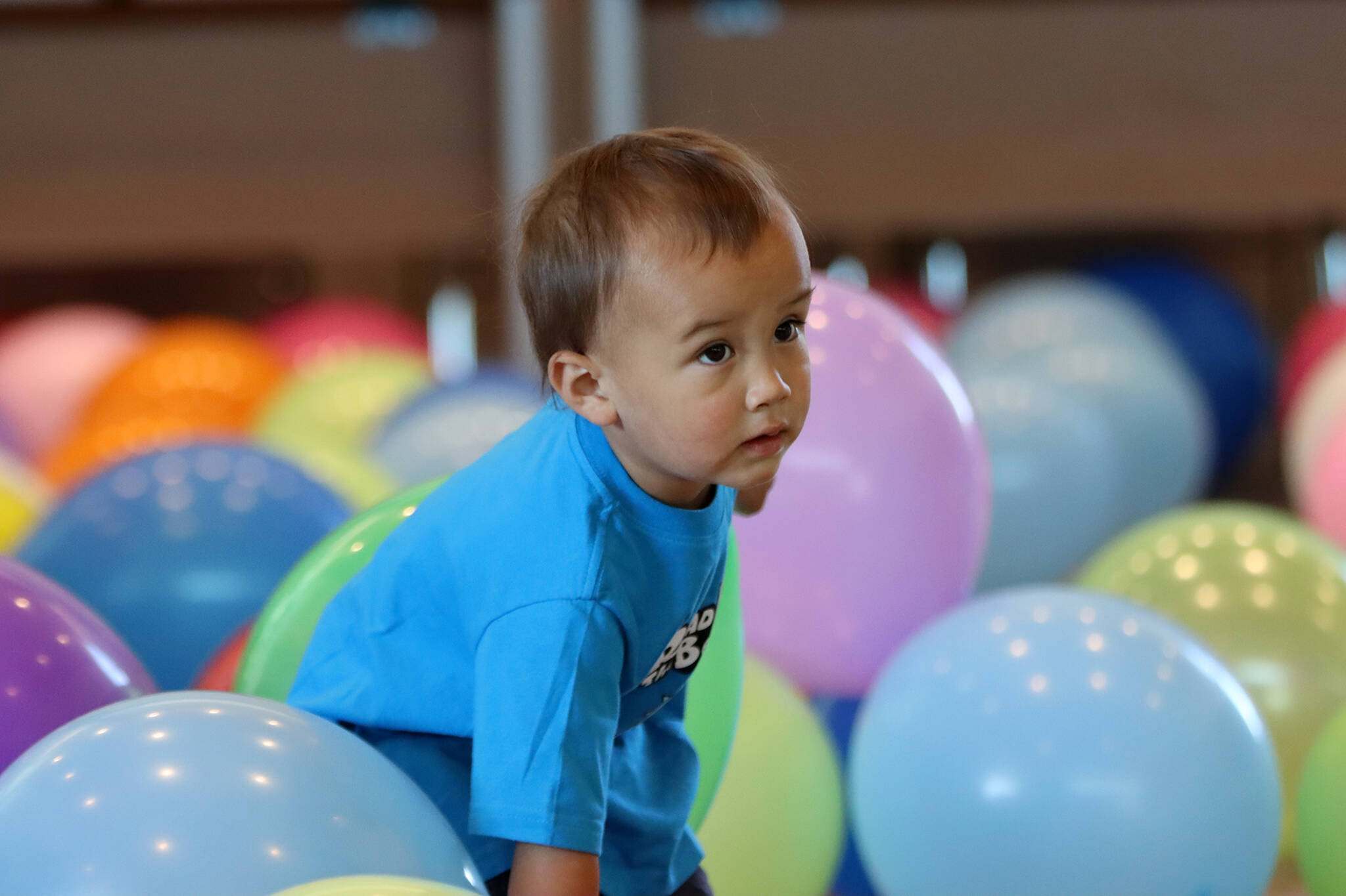 Sage Brown, 1, enjoys balloons left over from a Juneau Dental Society event before Drag Storytime at the Mendenhall Valley Public Library. (Ben Hohenstatt / Juneau Empire)