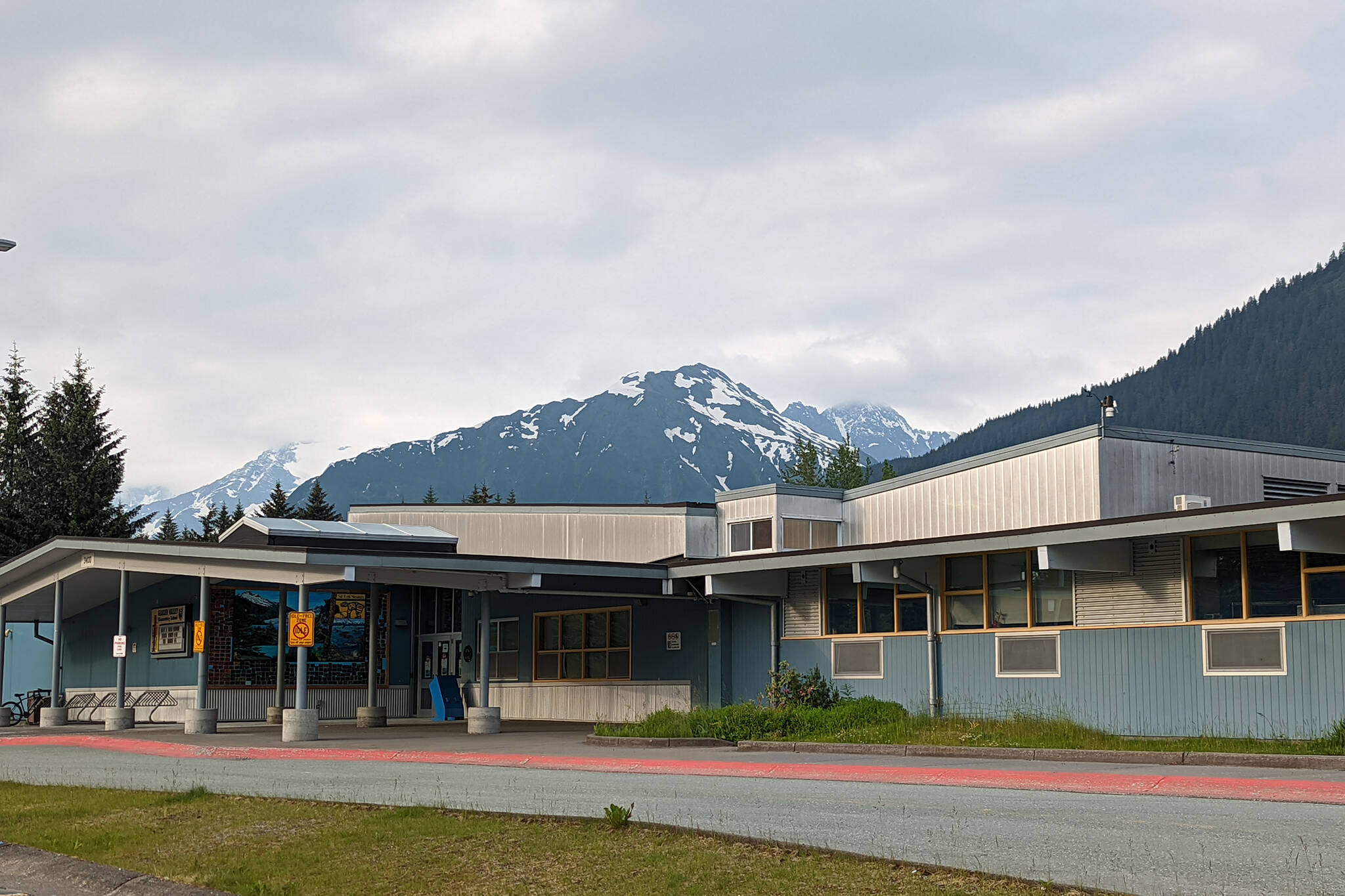 This June 14 photo shows Sít Eetí Shaanáx – Glacier Valley Elementary School. Ben Hohenstatt / Juneau Empire File)