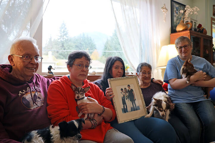 Clarise Larson / Juneau Empire
Faith Rogers’ loved ones, from left to right, James Rogers (father), Michelle Rogers (sister), Harmony Wentz (daughter), Maria Rogers (mother) and Mindy Voigt (friend) sit with Faith’s three dogs in their family home. Faith Rogers, 55, of Juneau was found dead along a popular trail on Wednesday, Sept. 21. Police are investigating the death as a homicide.