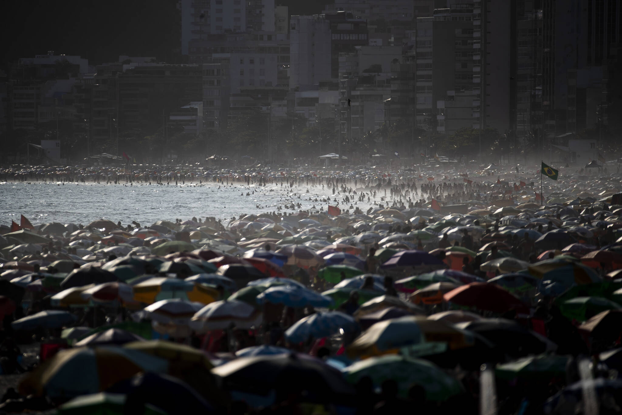 People enjoy the Ipanema beach, in Rio de Janeiro, Brazil, Sunday, Nov.13, 2022. The world’s population is projected to hit an estimated 8 billion people on Tuesday, Nov. 15, according to a United Nations projection. (AP Photo / Bruna Prado)