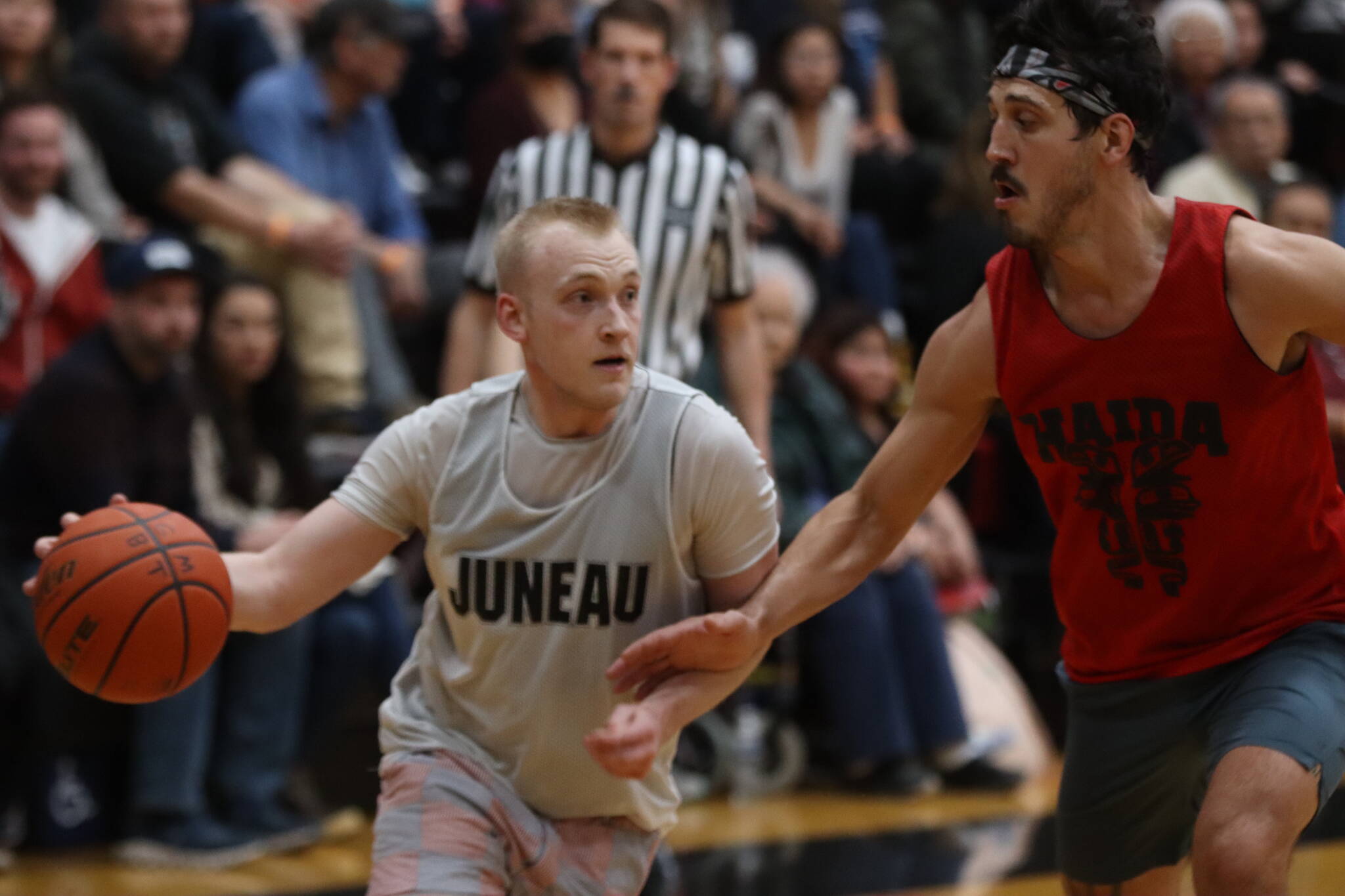 Juneau’s Chase Saviers looks for an open pass during Saturday’s championship game against Hydaburg in the Gold Medal Basketball Tournament. Saviers finished the game with 12 points and earned all-tournament honors, as well. (Jonson Kuhn / Juneau Empire)