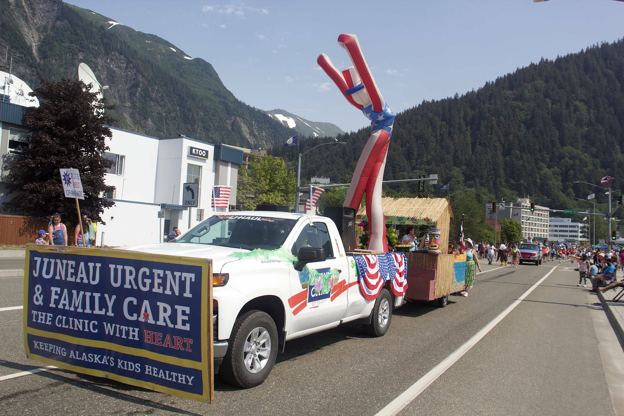 Mark Sabbatini / Juneau Empire File
A towering inflatable Uncle Sam “waves” to the crowd from the Hawaiian-themed Juneau Urgent Care float that won the Best of Parade award in the 2022 downtown July 4 parade.