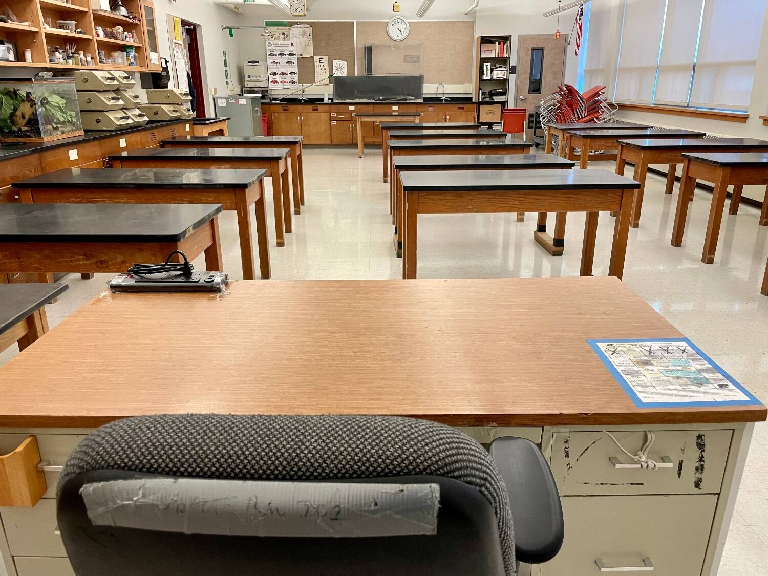An empty classroom at Juneau-Douglas High School: Yadaa.at Kalé in Juneau on July 20, 2022. (Photo by Lisa Phu/Alaska Beacon)
