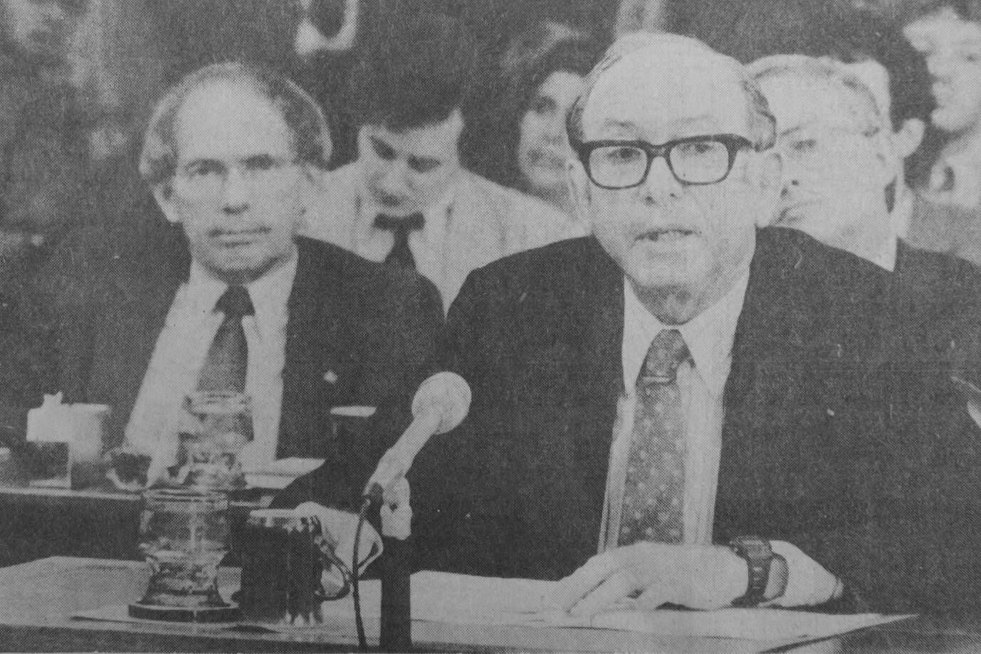 Senate Counsel Sam Dash speaks during a special session as Gov. Bill Sheffield sits in the background. (Brian Wallace / Juneau Empire Archives)