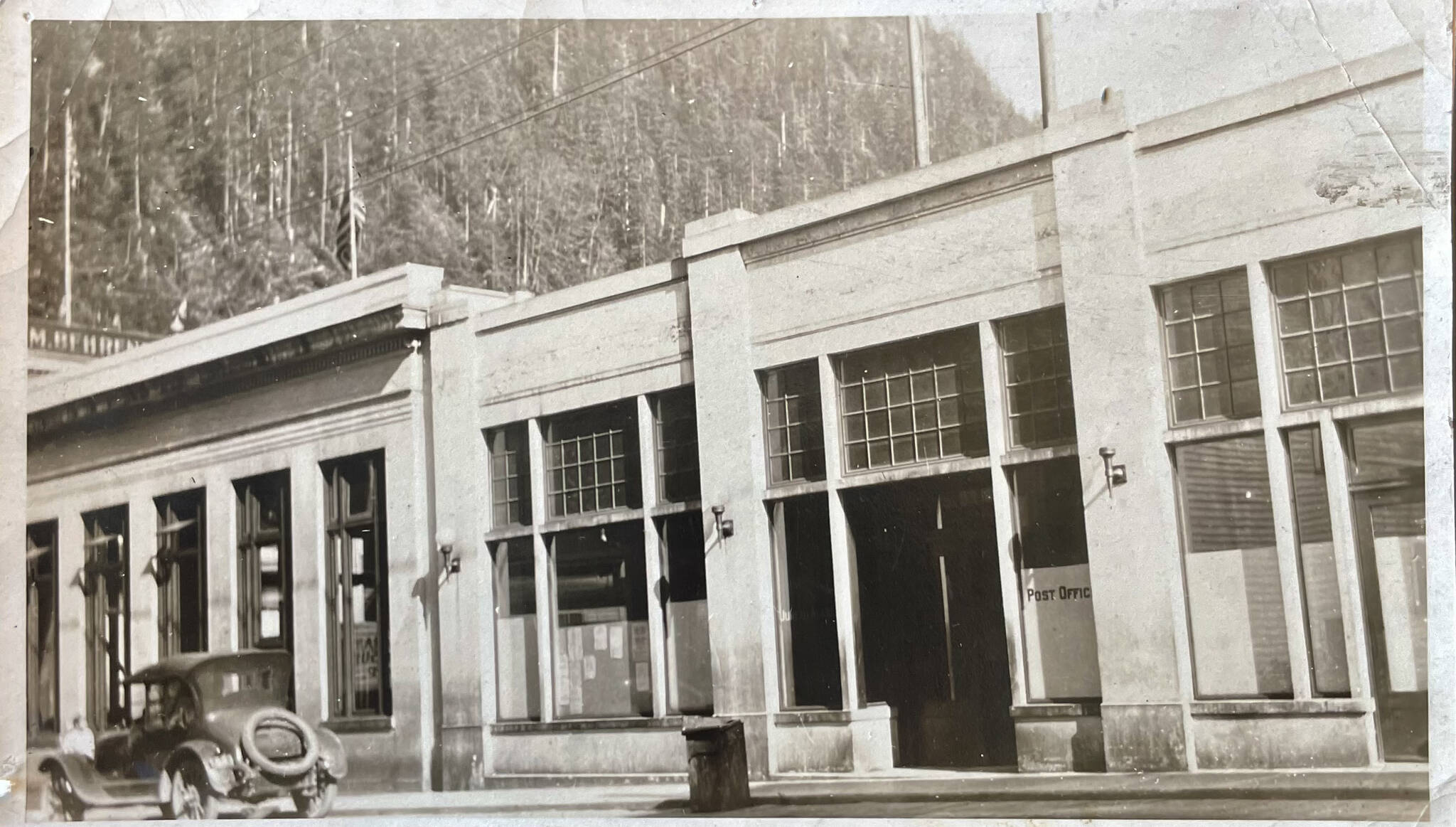The Third Street post office in the 1914 Behrends Bank building. The department store name can be seen on a sign on the far left above the bank roof line. (Photo courtesy Anne Gruening)