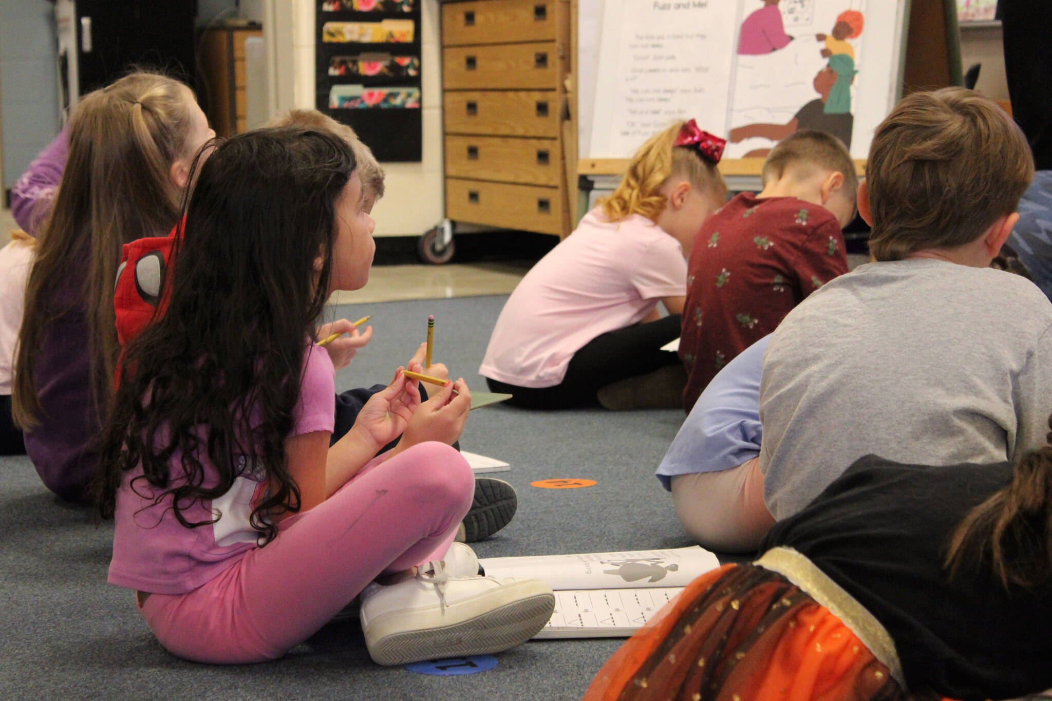Callie Giordano’s first grade Mountain View Elementary School students practice literacy skills on Thursday, Oct. 19, 2023, in Kenai, Alaska. (Ashlyn O’Haara/Peninsula Clarion)