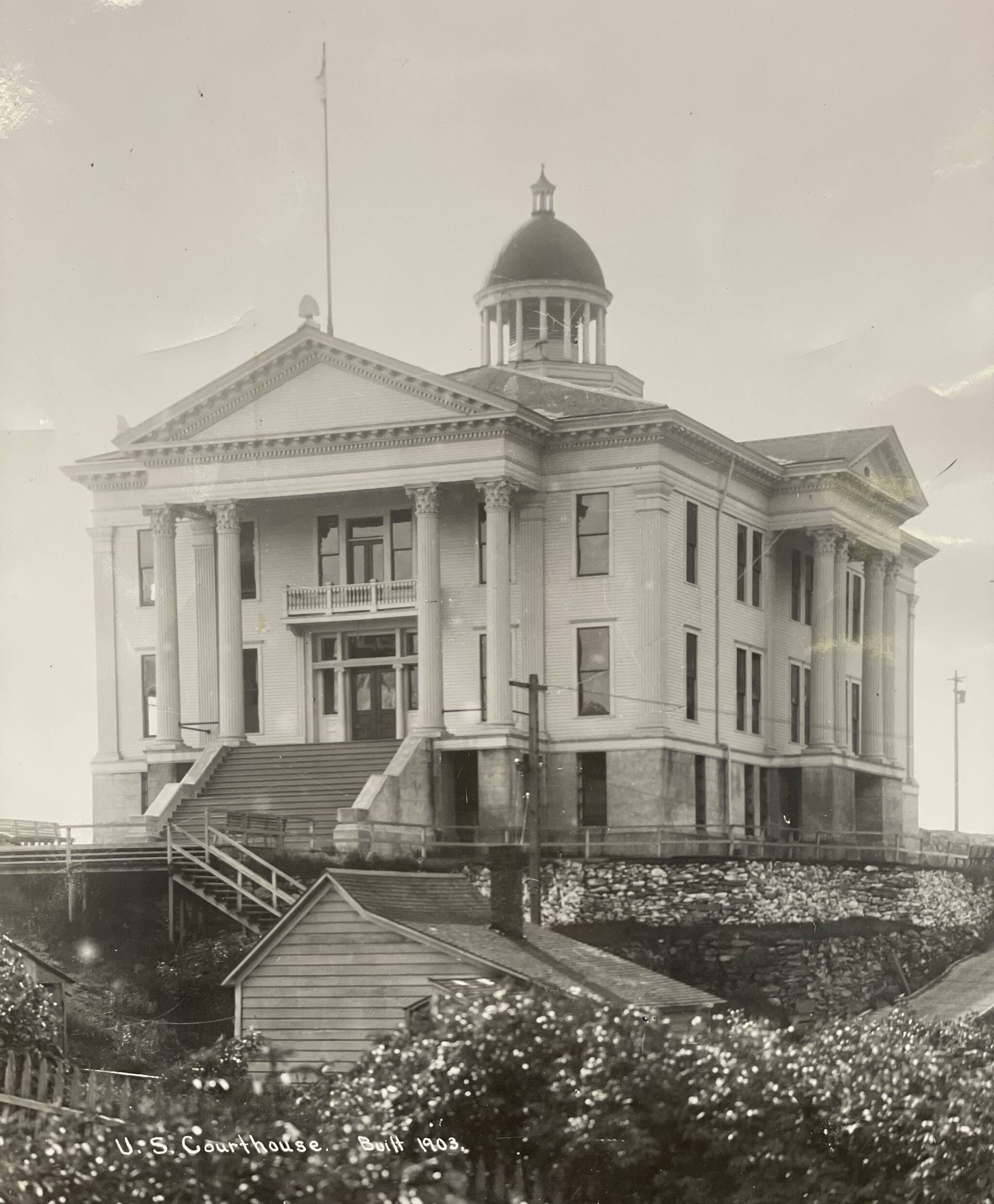 The 1903 courthouse had pillared entries on all sides and one wide grand staircase facing south. (Alaska State Library PCA01-1074)
