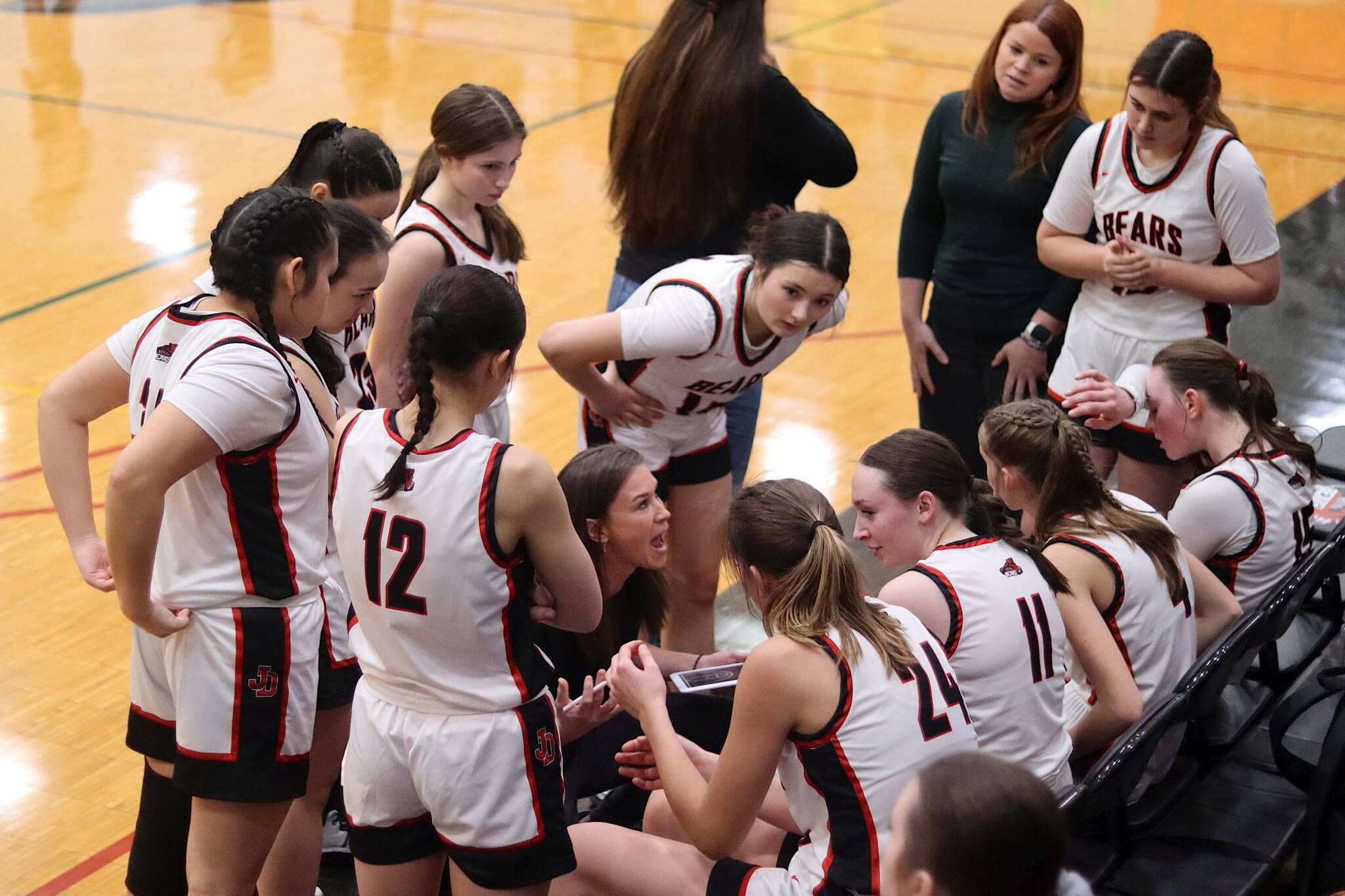 Tanya Nizich, head coach of Juneau-Douglas High School: Yadaa.at Kalé’s girls’ basketball team, gives instructions to players during the closing minutes of a game against Ketchikan High School on Jan. 6 at JDHS. (Mark Sabbatini / Juneau Empire file photo)