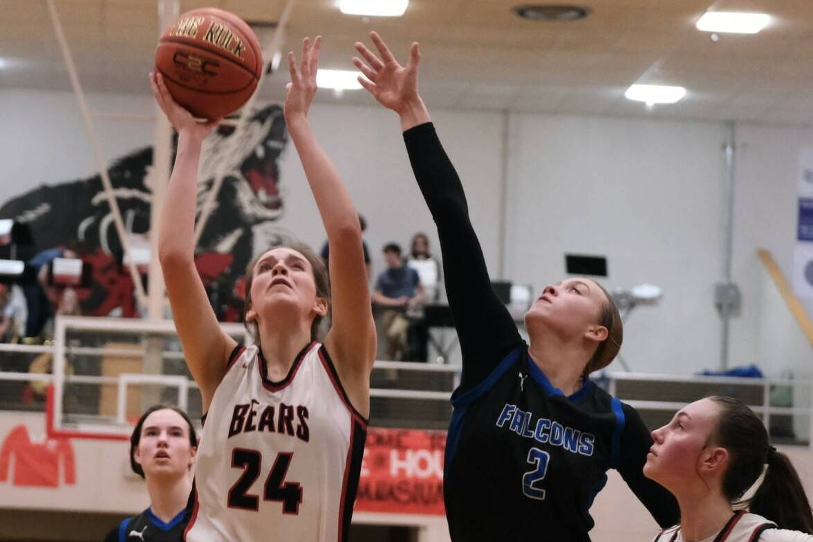 Juneau-Douglas High School: Yadaa.at Kalé senior Mila Hargrave (24) shoots under pressure from Thunder Mountain High School senior Ashlyn Gates (2) during a Feb. 3 game at JDHS. (Klas Stolpe/Juneau Empire file photo)