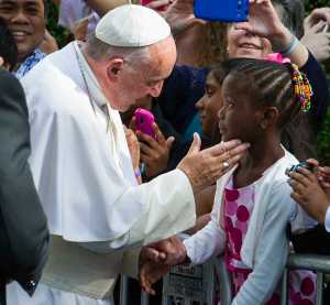 AP10ThingsToSee - Pope Francis touches the cheek of a young girl as he prepares to depart the Apostolic Nunciature, the Vatican's diplomatic mission in Washington, Thursday, Sept. 24, 2015, en route to Andrews Air Force Base. (AP Photo/Cliff Owen)